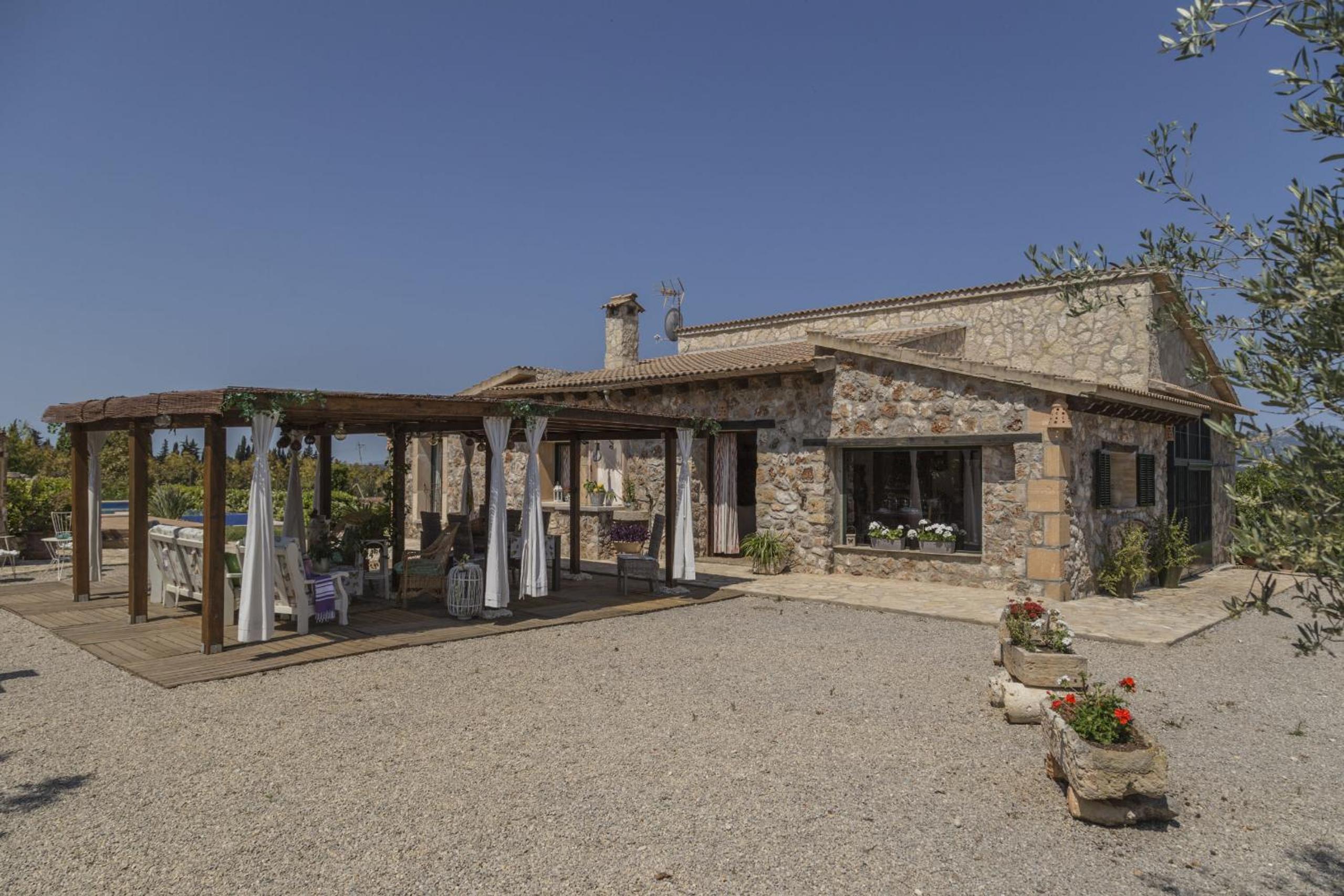 Villa Es Moya des Pins view 4
