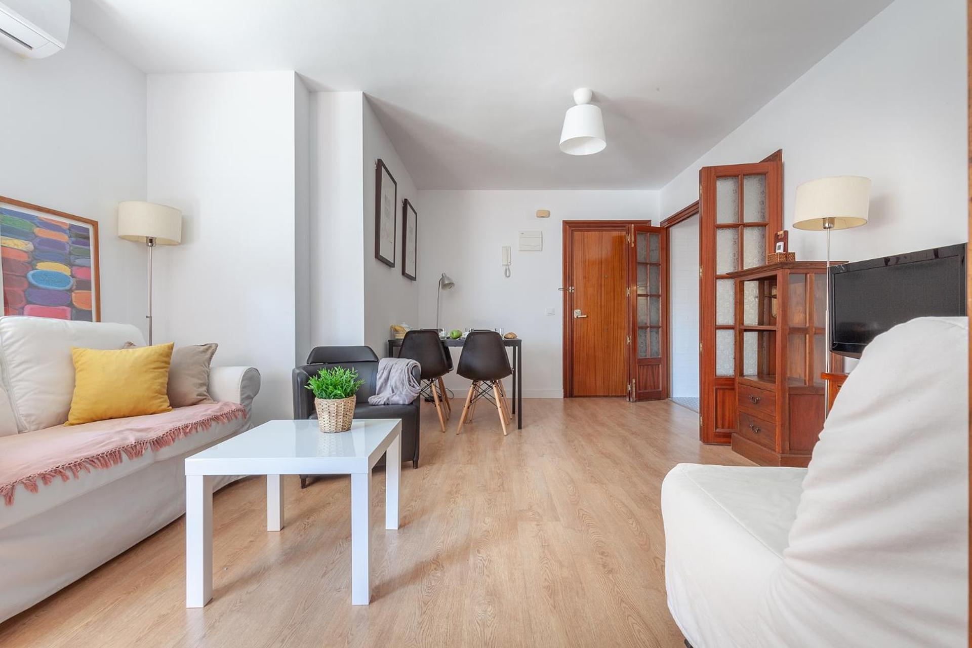 Apartamento luminoso y acogedor en Sevilla. A/C. view 4