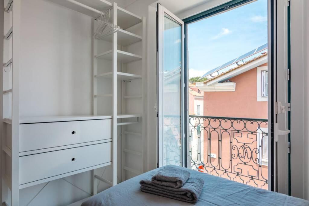 Beautiful Apartment with View of the Tagus River view 5