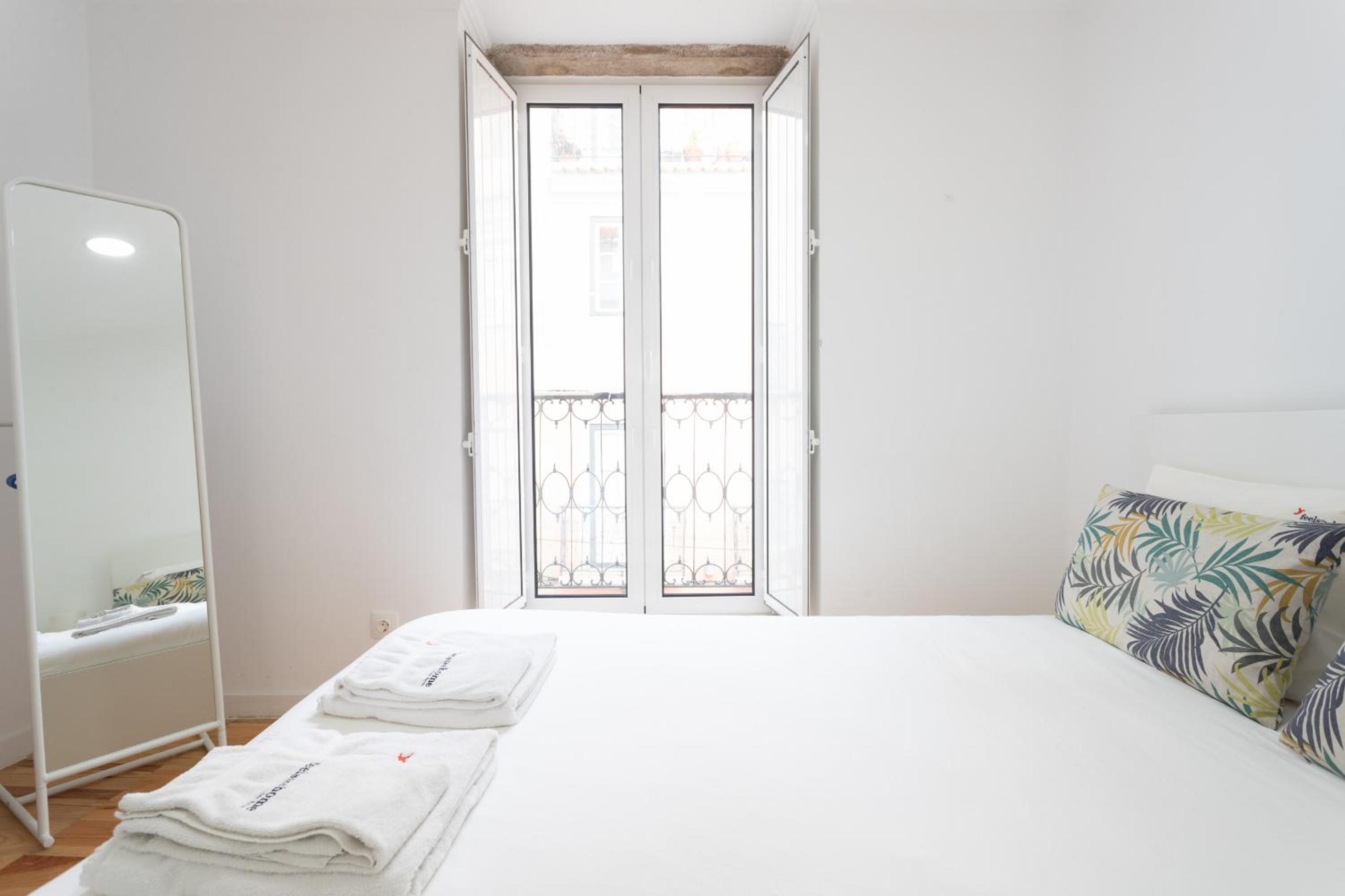 FLH Mouraria Charming Flat II view 4