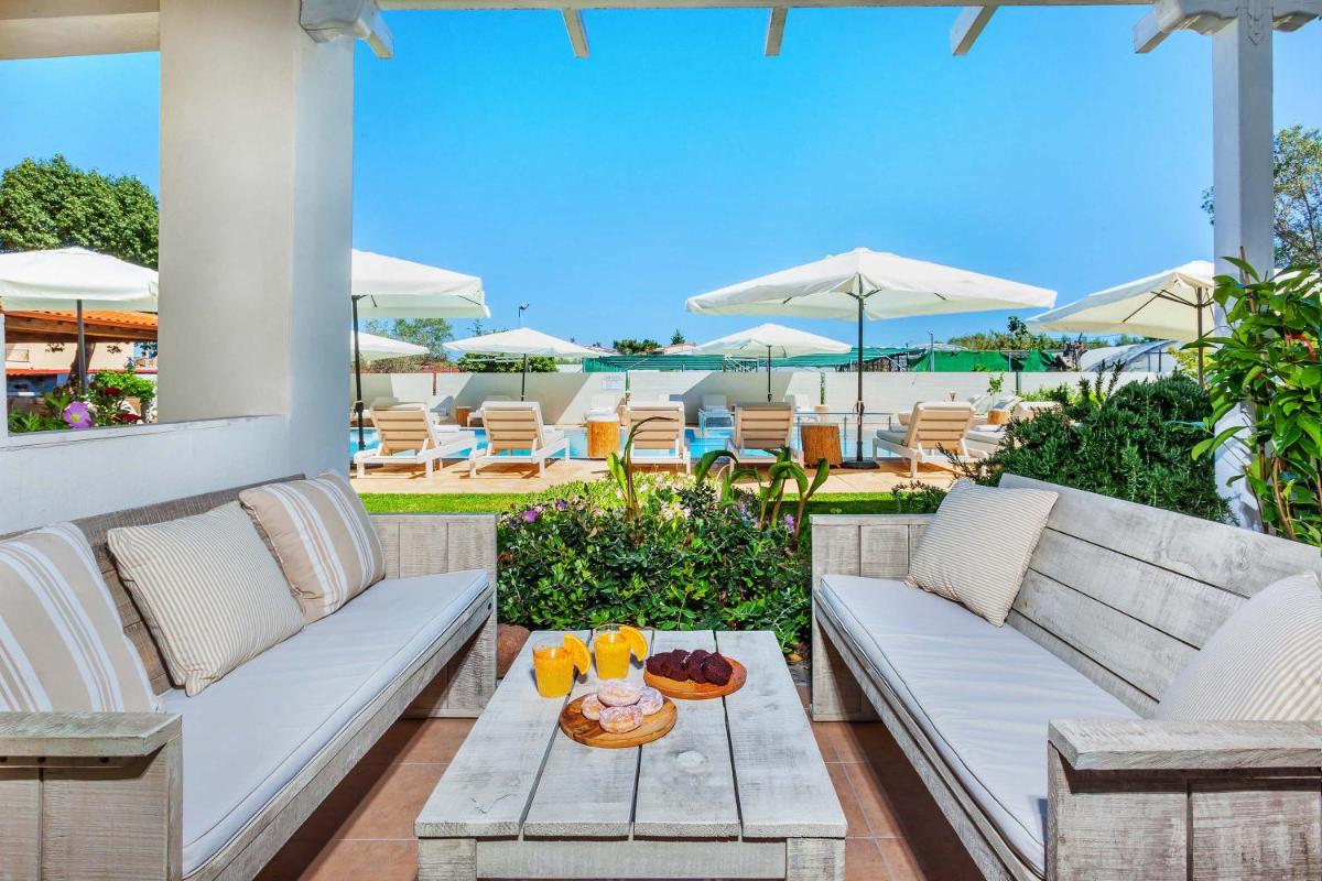 outdoor BBQ area