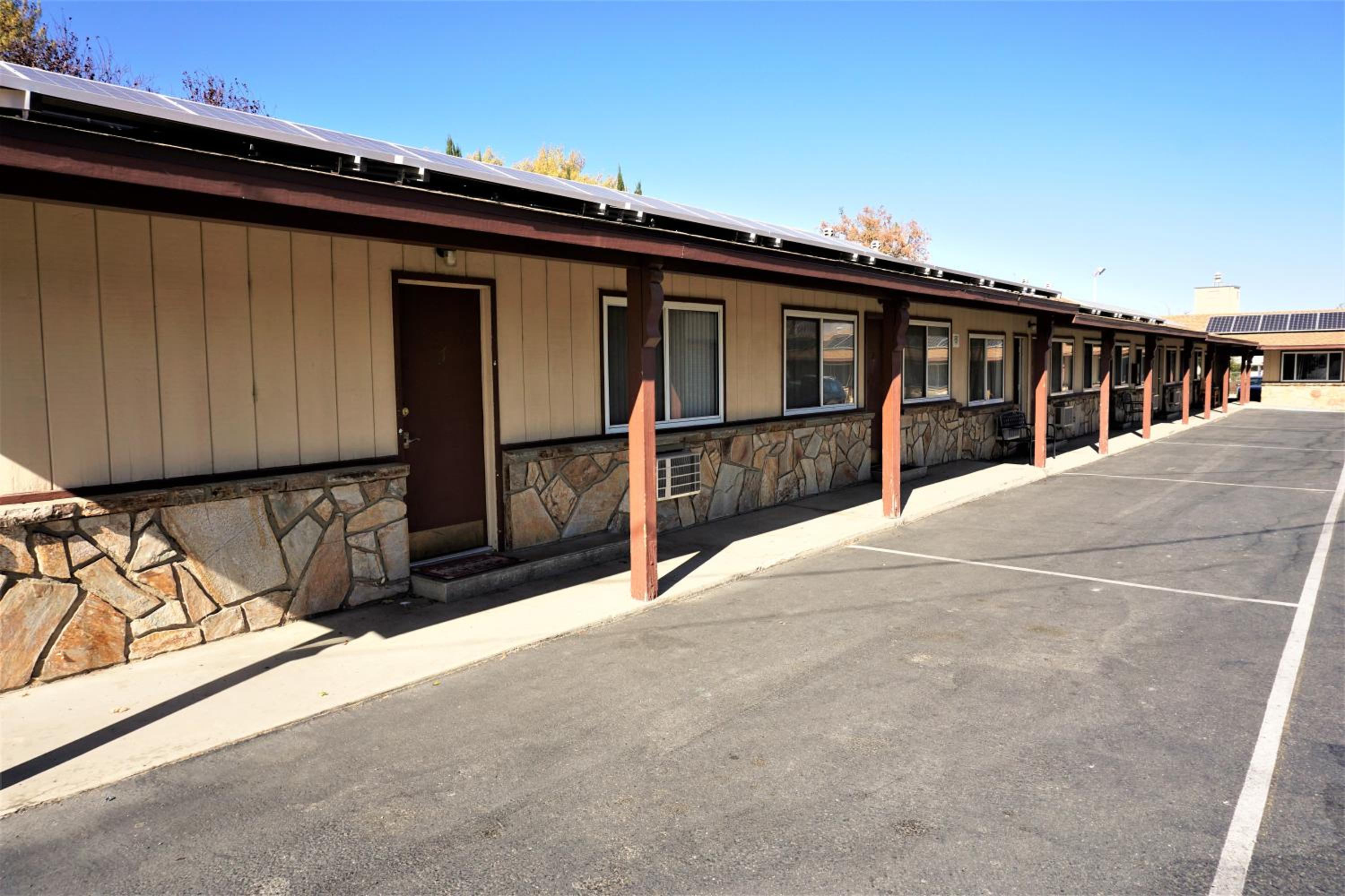 Bristlecone Motel - Property Image 2