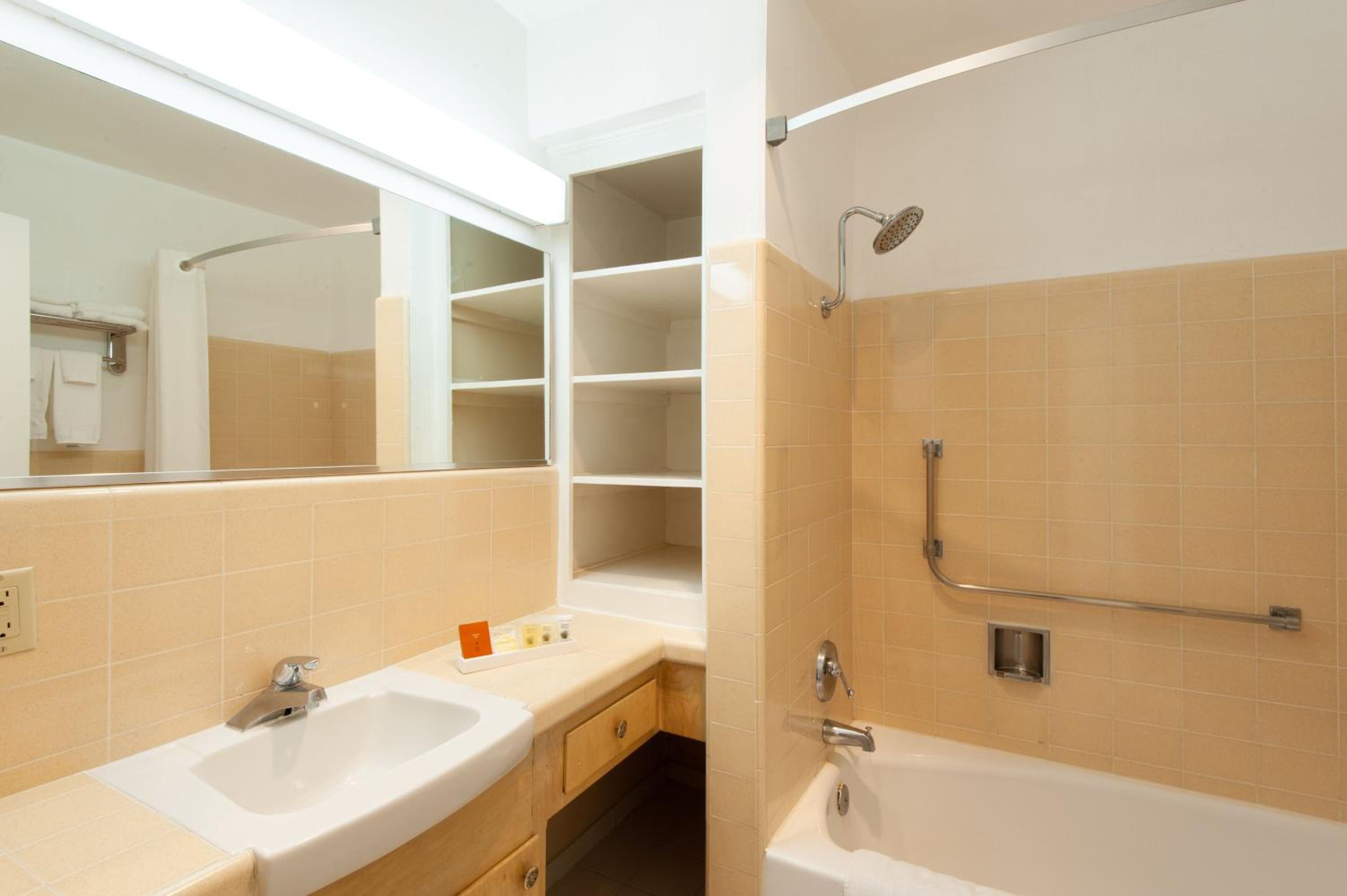 Studio City Court Yard Hotel