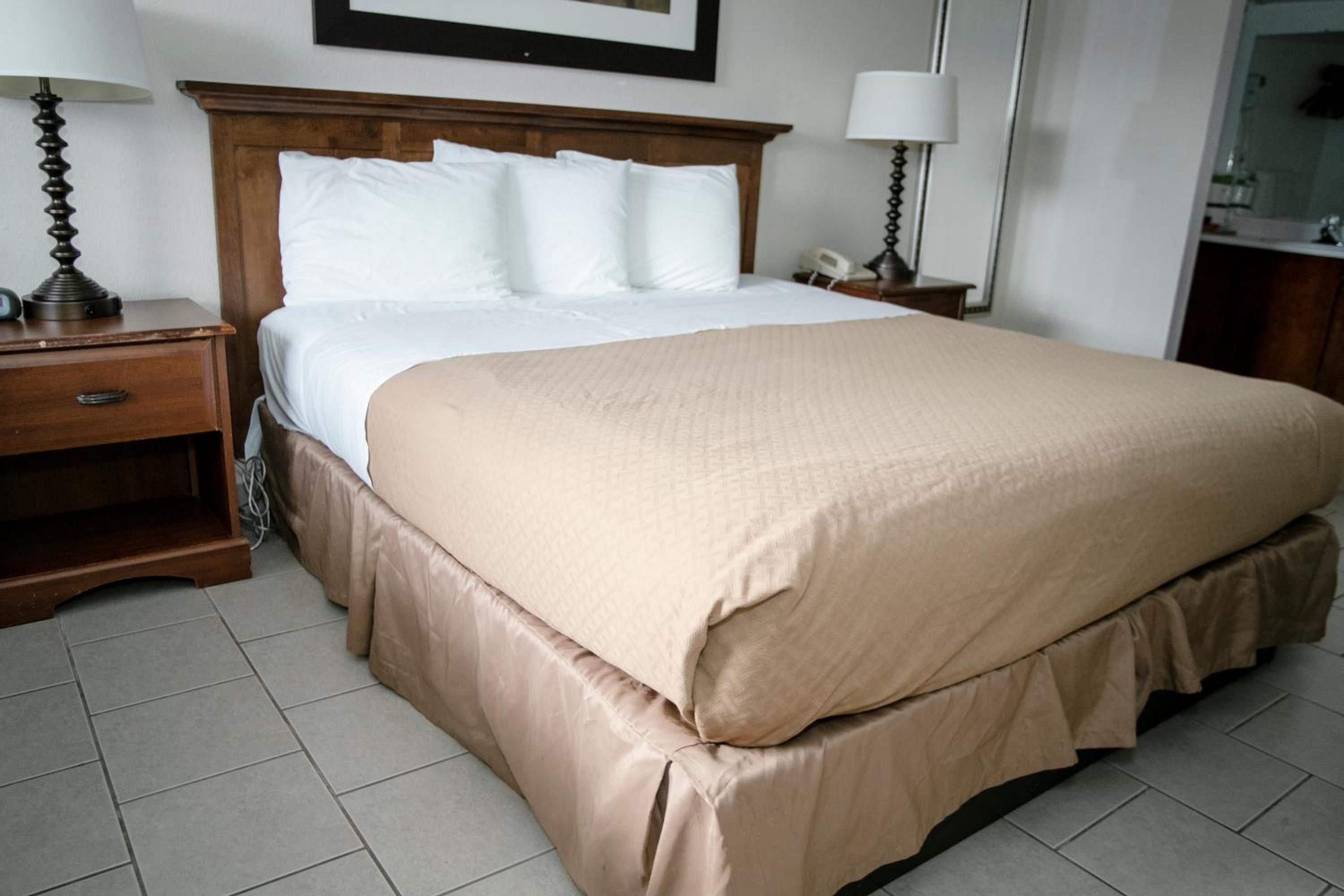Crescent City Vacations - Pacific Inn - Property Image 3