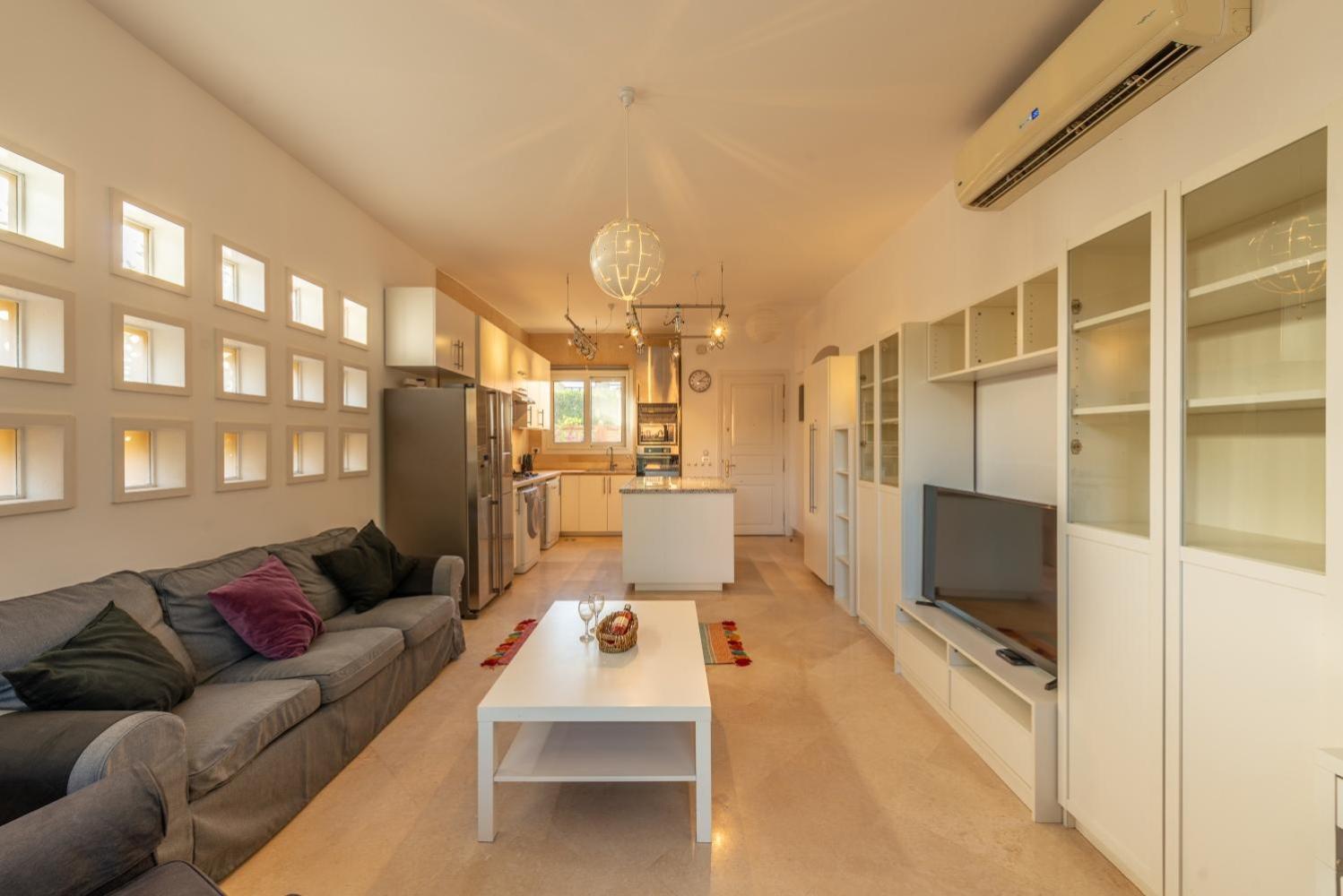 Beautiful Cosy 3 bedroom townhouse in South Marina view 4