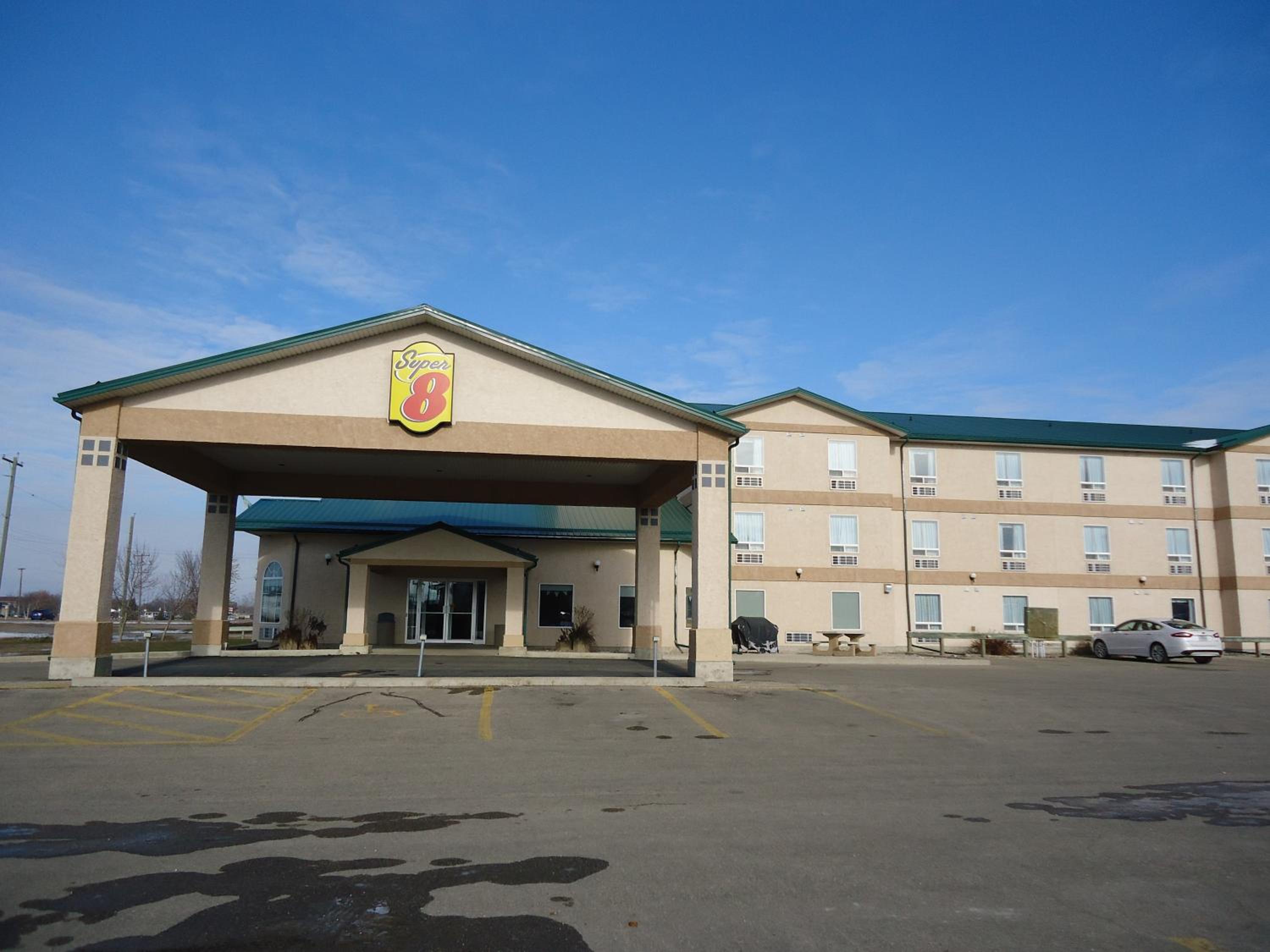 Super 8 by Wyndham Swan River MB
