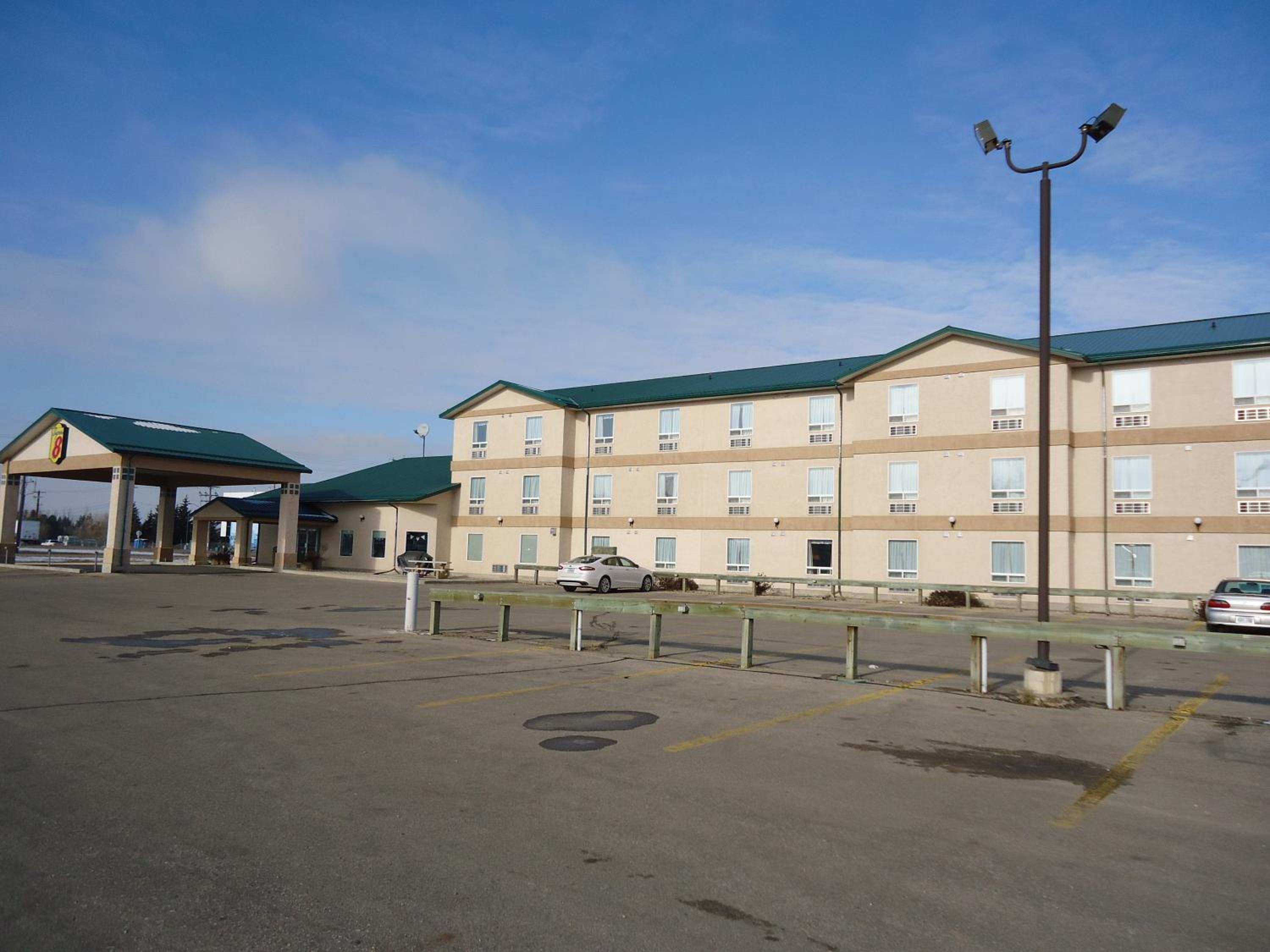Super 8 by Wyndham Swan River MB