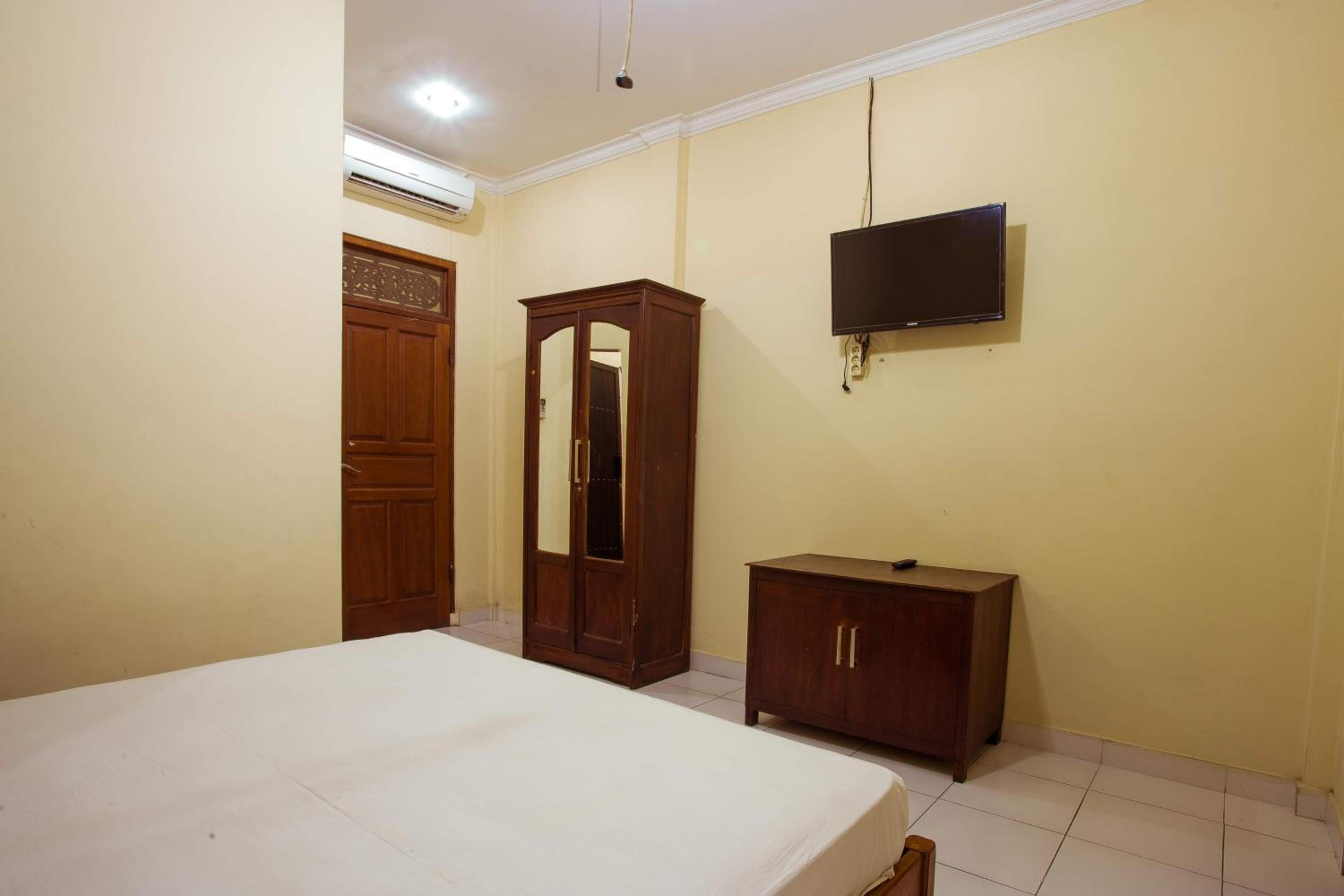 Segara Sadhu Inn Kuta by ecommerceloka