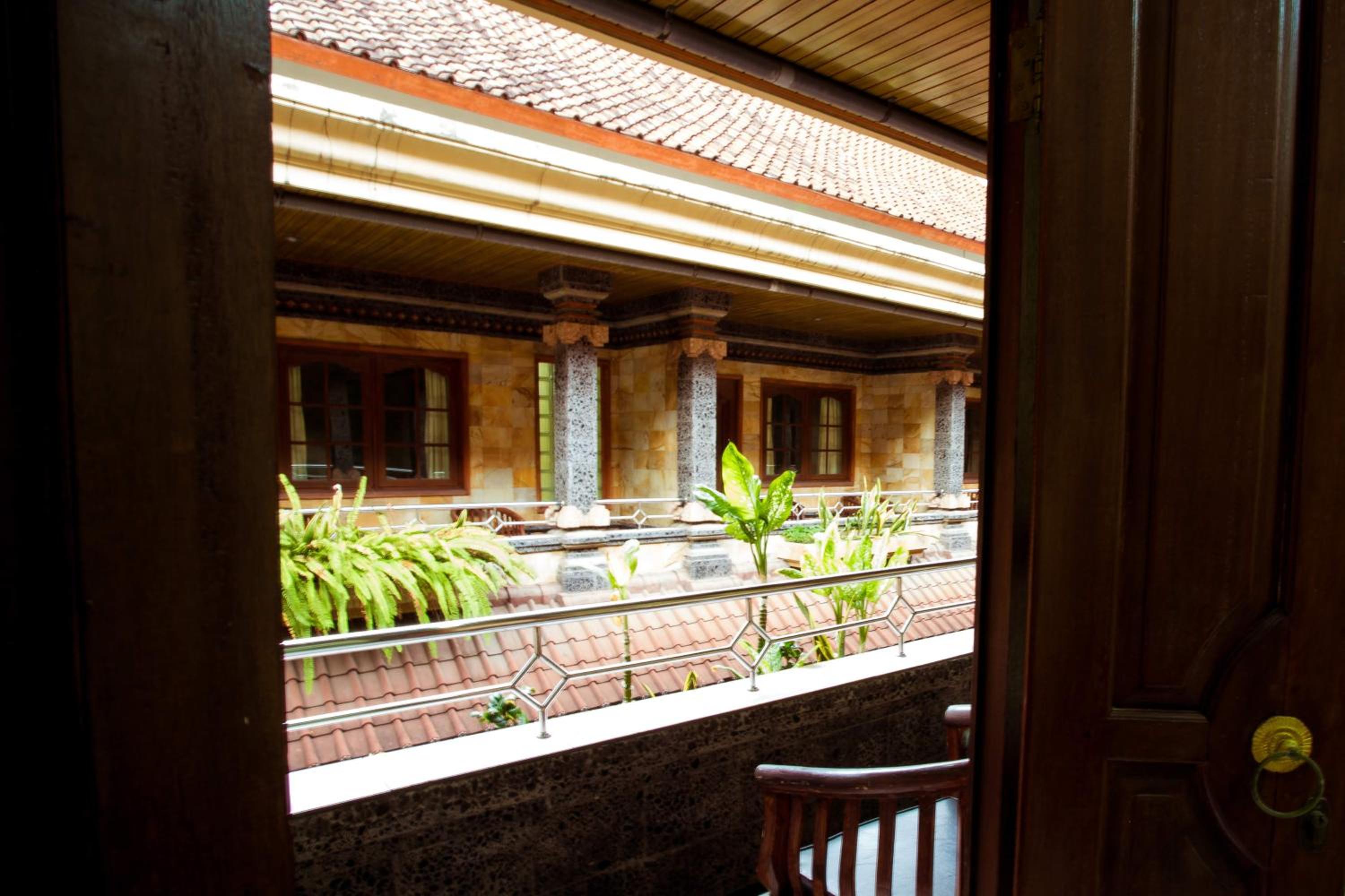 Segara Sadhu Inn Kuta by ecommerceloka