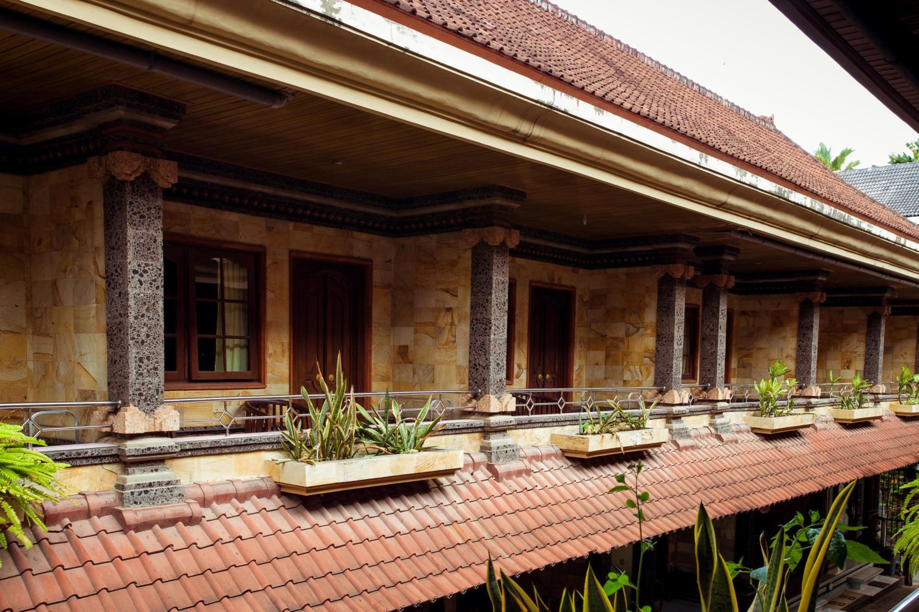 Segara Sadhu Inn Kuta by ecommerceloka