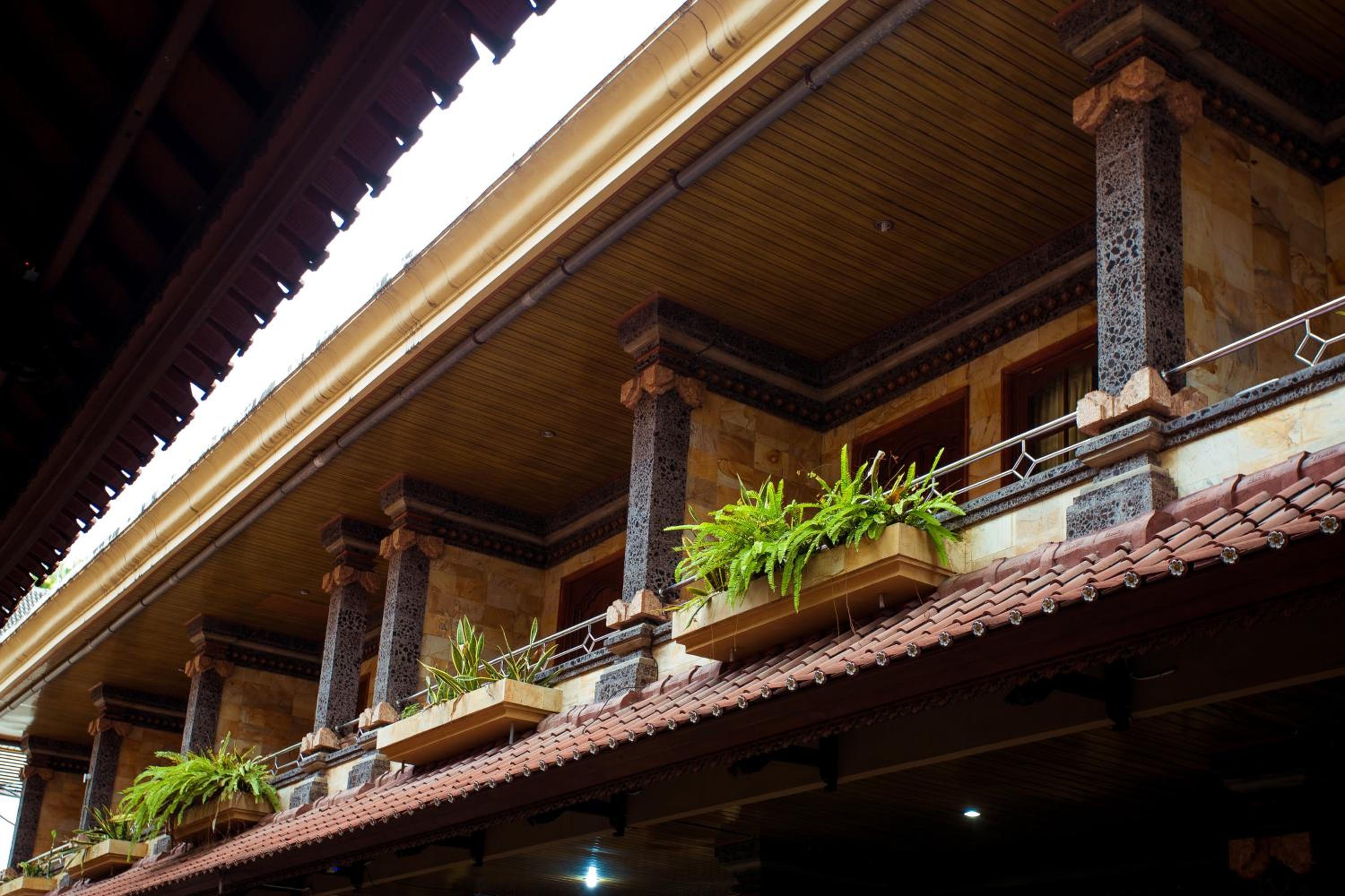 Segara Sadhu Inn Kuta by ecommerceloka
