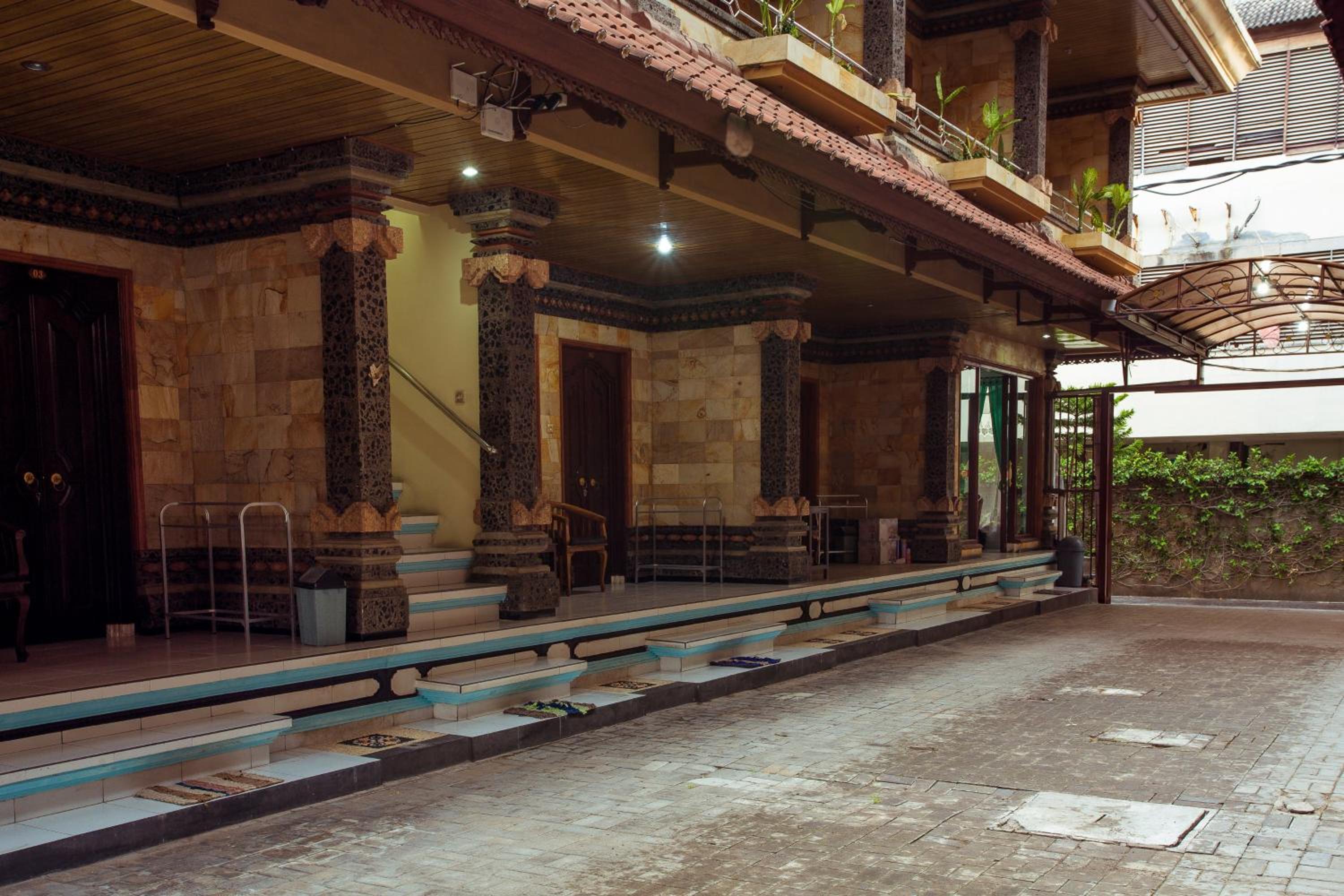 Segara Sadhu Inn Kuta by ecommerceloka