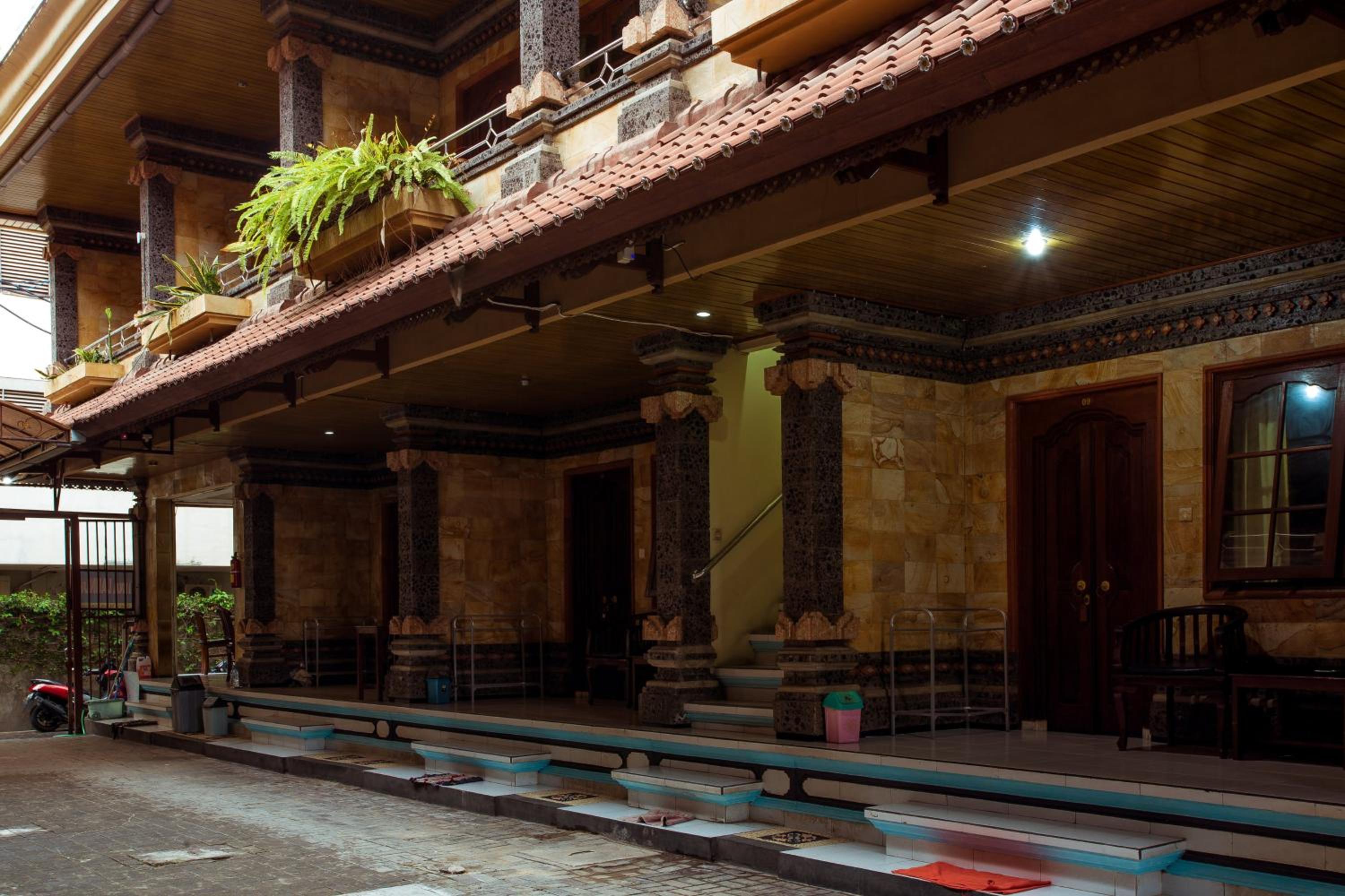 Segara Sadhu Inn Kuta by ecommerceloka