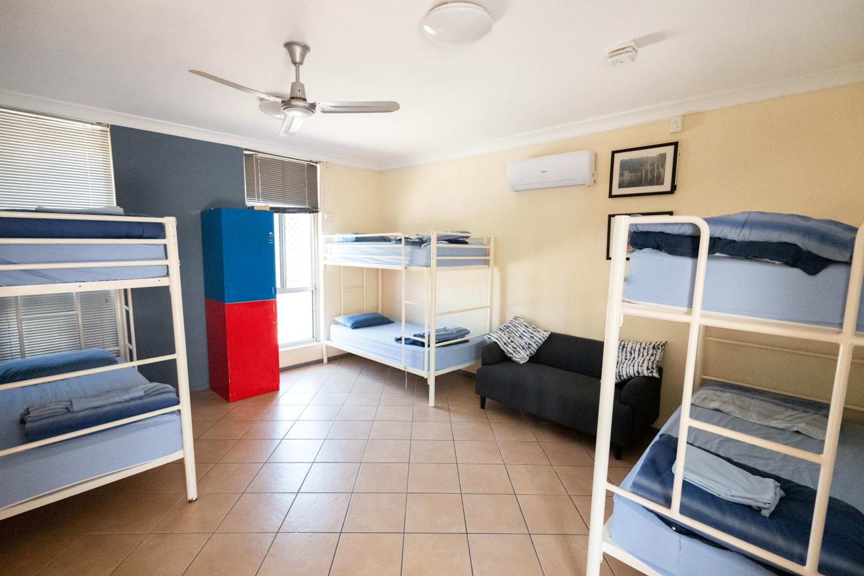 Rockhampton Vacations - Rockhampton Backpackers YHA - Property Image 1