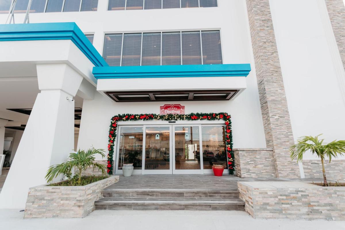 Surfrider Resort Hotel
