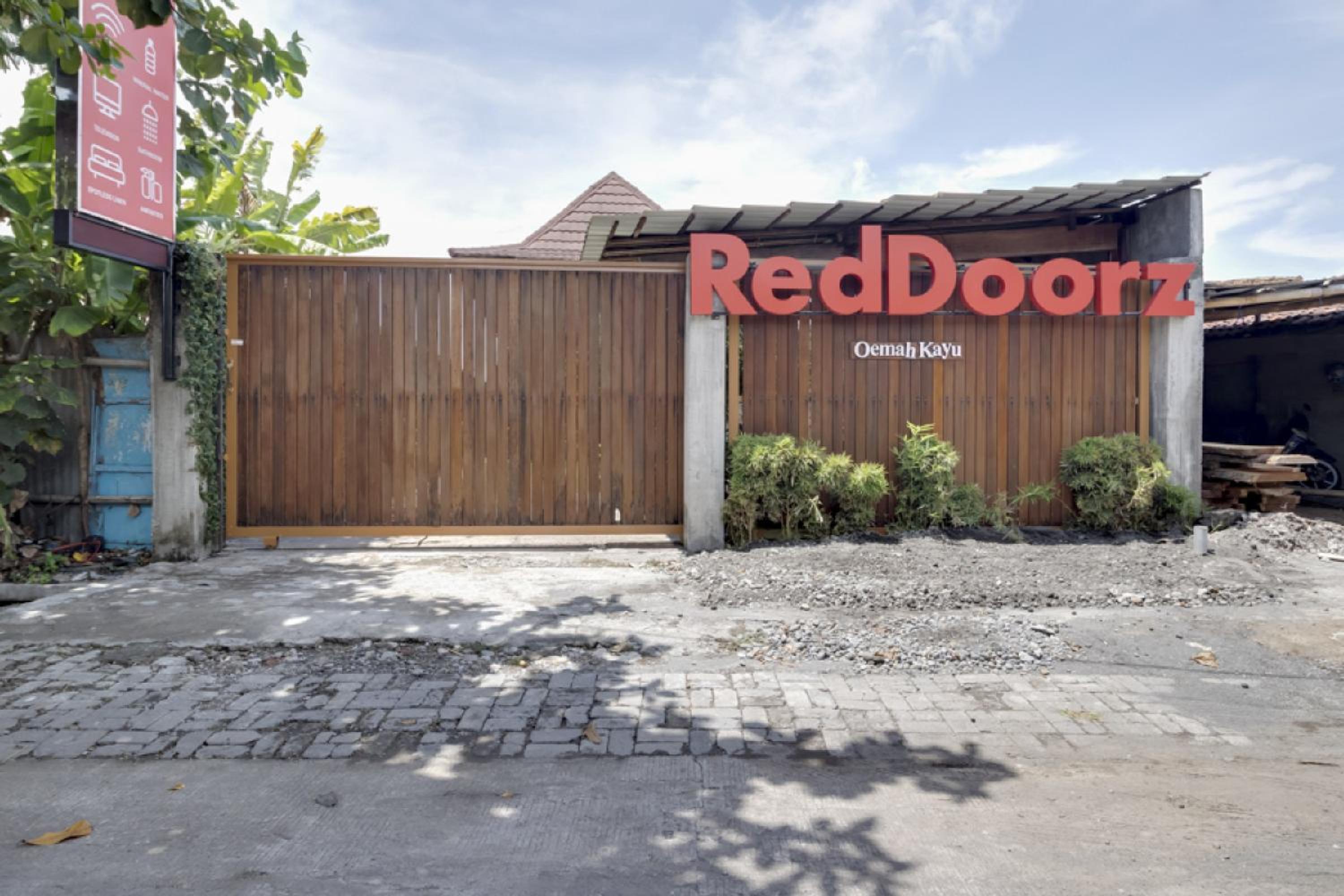 RedDoorz at Omah Kayu Homestay Yogyakarta view 5