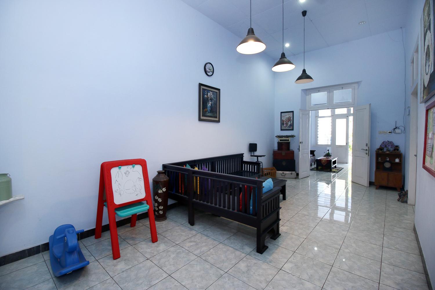 RedDoorz Near Stasiun Lawang view 4