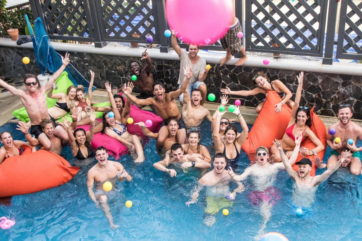 Mad Monkey Bangkok Hostel - Adults Only 1