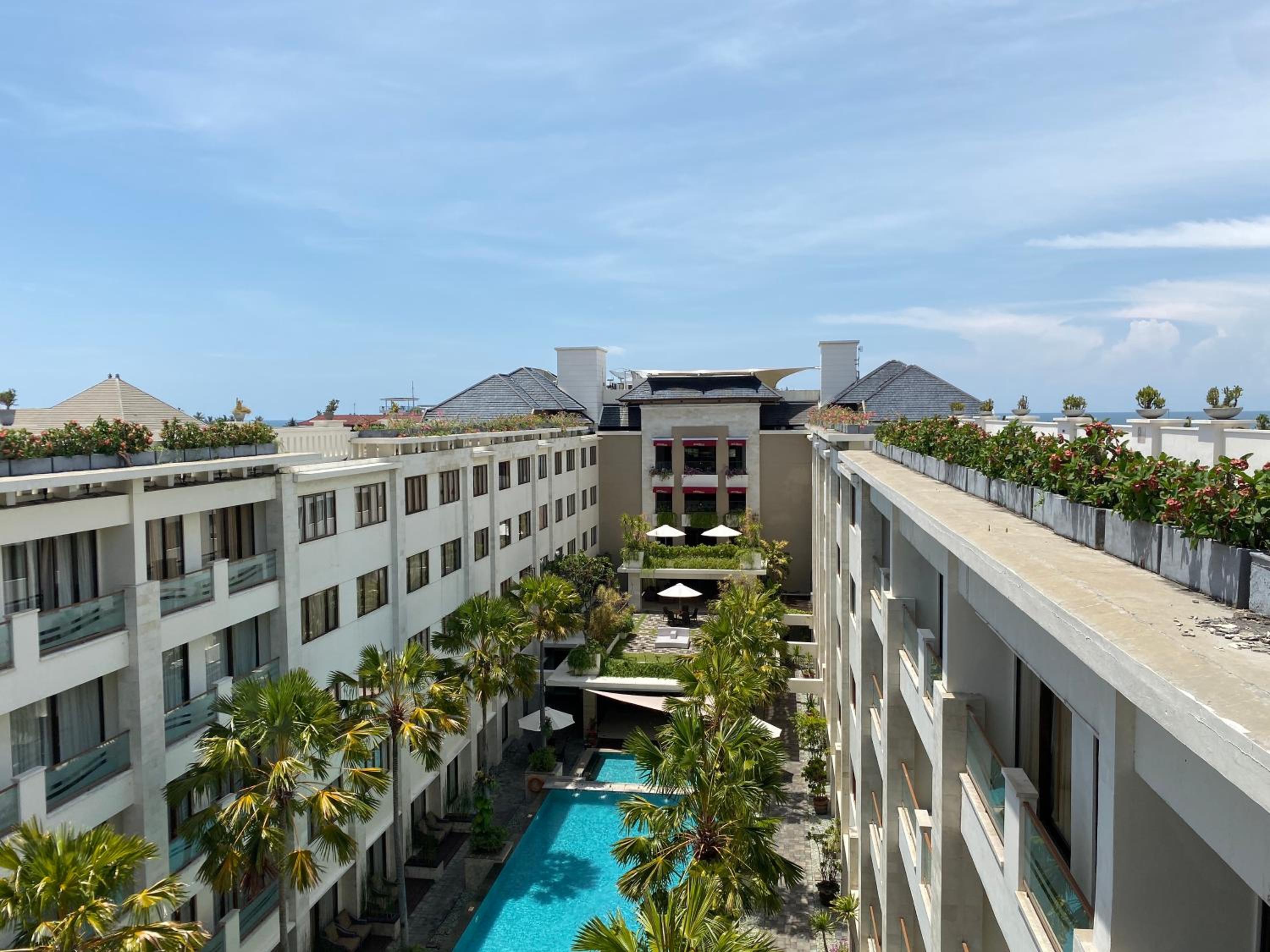 Hotel Stylish 2 Bedroom Penthouse Apt, 50 Mbps, Pool, Gym, Resto - Image 1