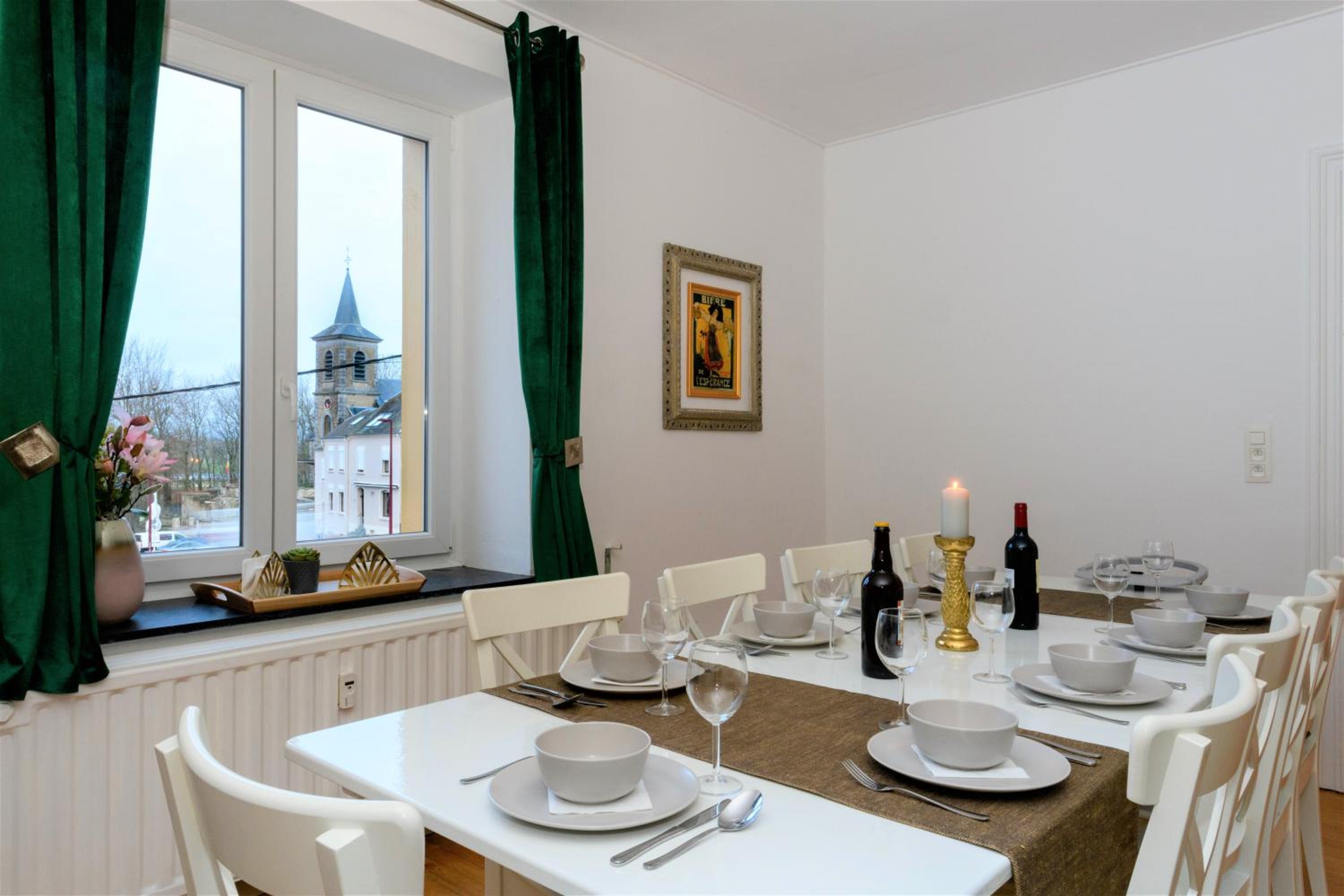 Zythogite, 23 personnes, 9 chambres, 6 salles de bain, bbq, jacuzzi, jardin, billard