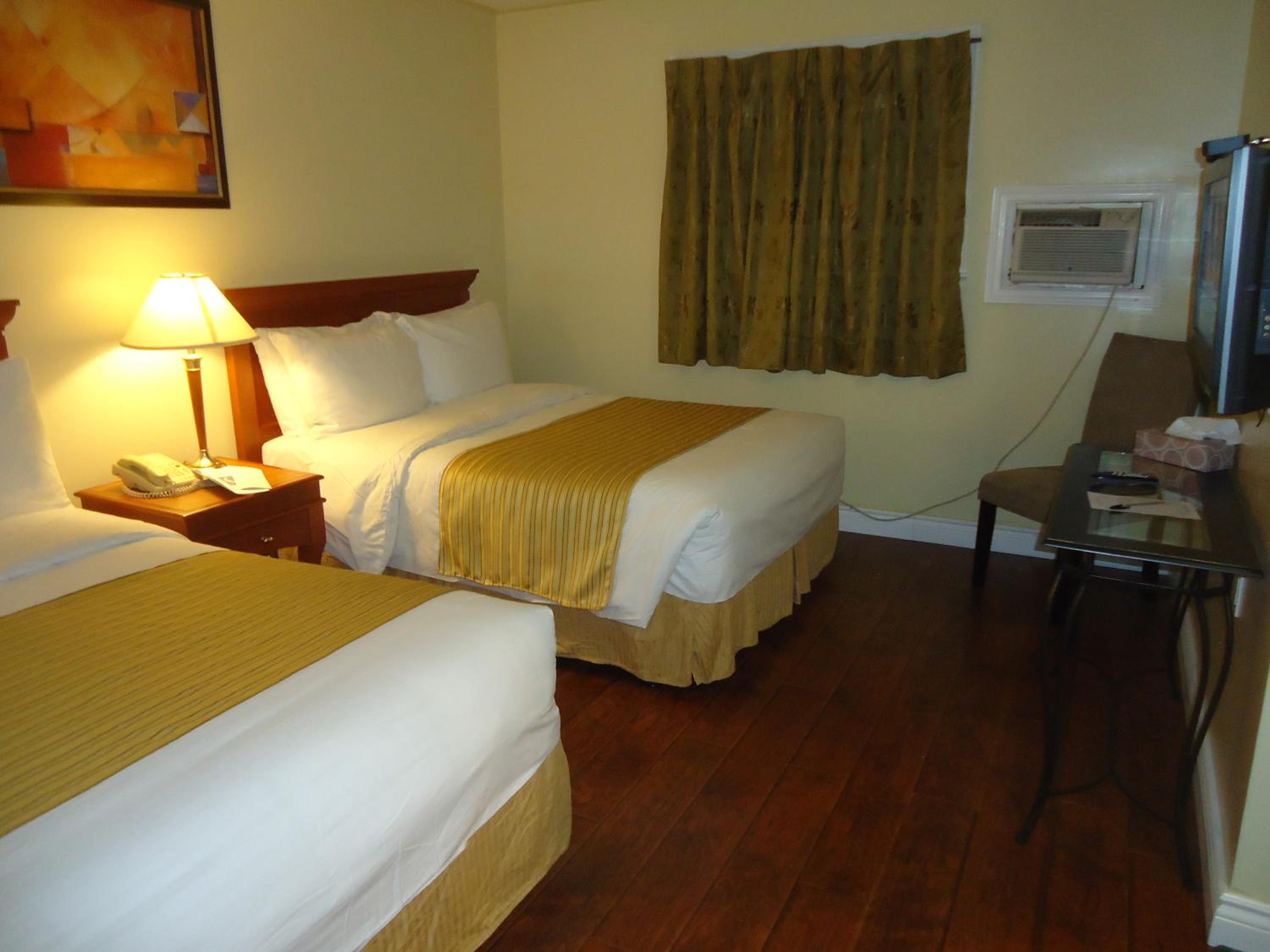 Bayside Inn & Waterfront Suites