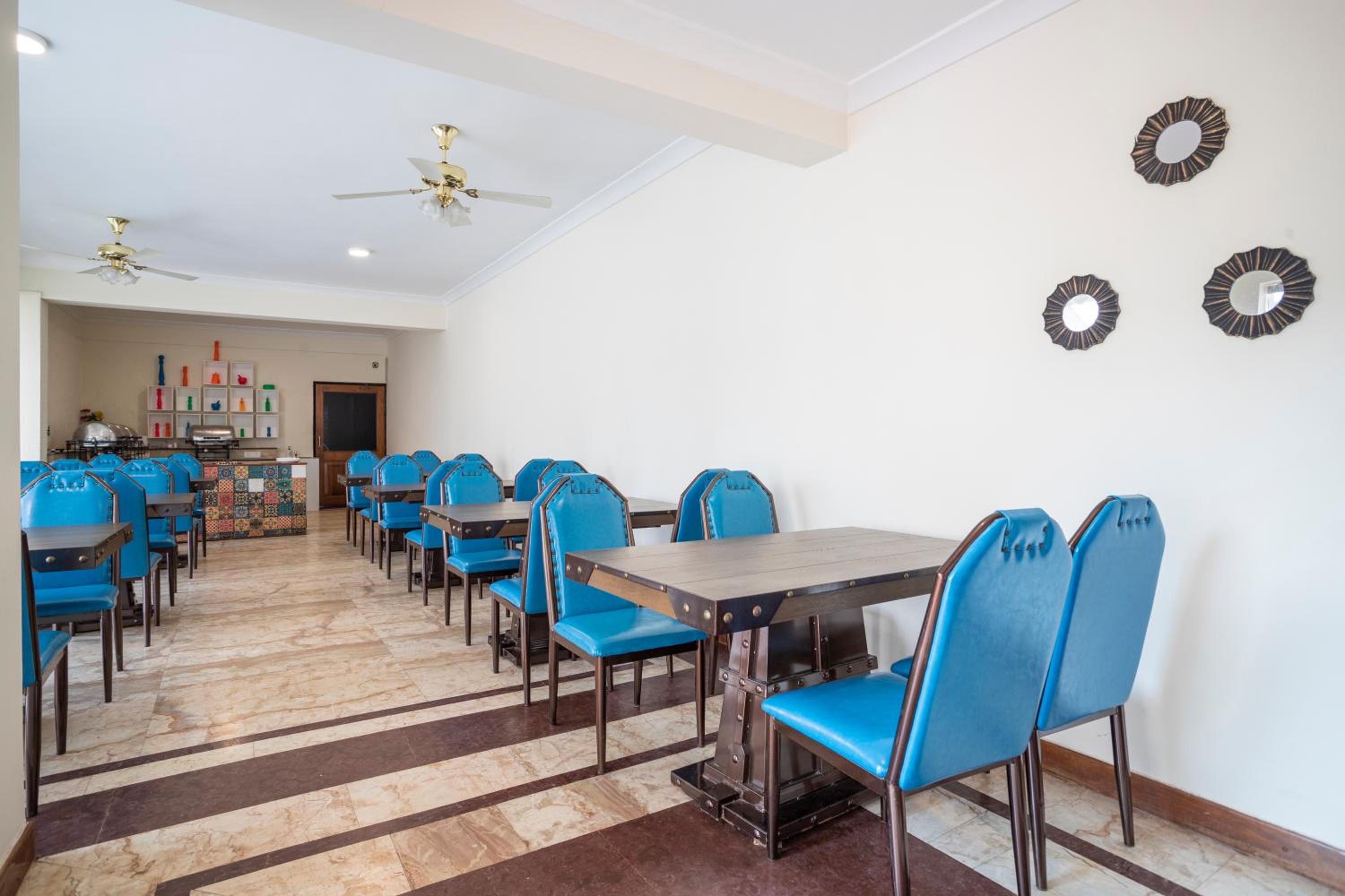 Stone Wood Riverfront Resort, Siolim