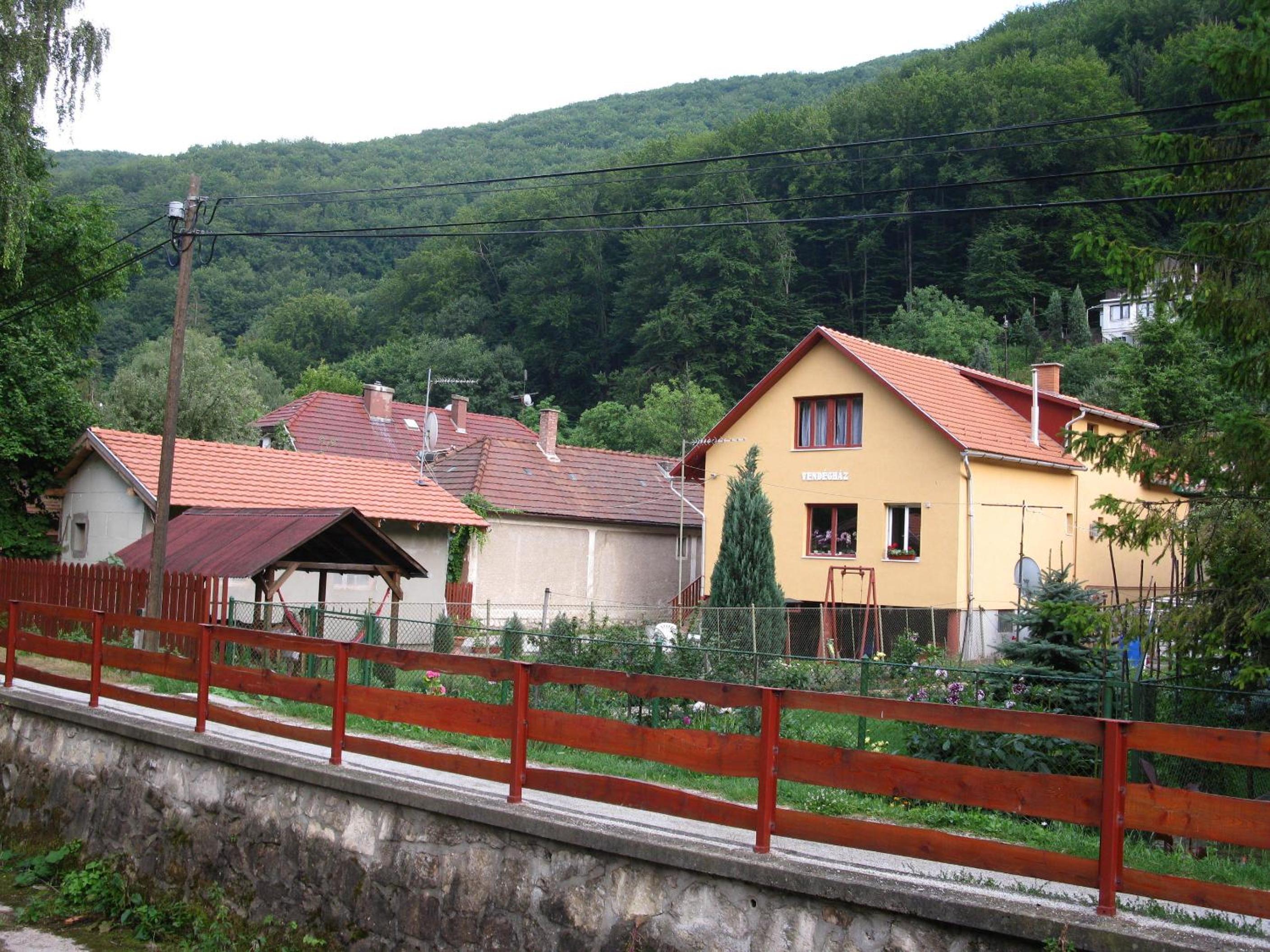 Holló Vendégház