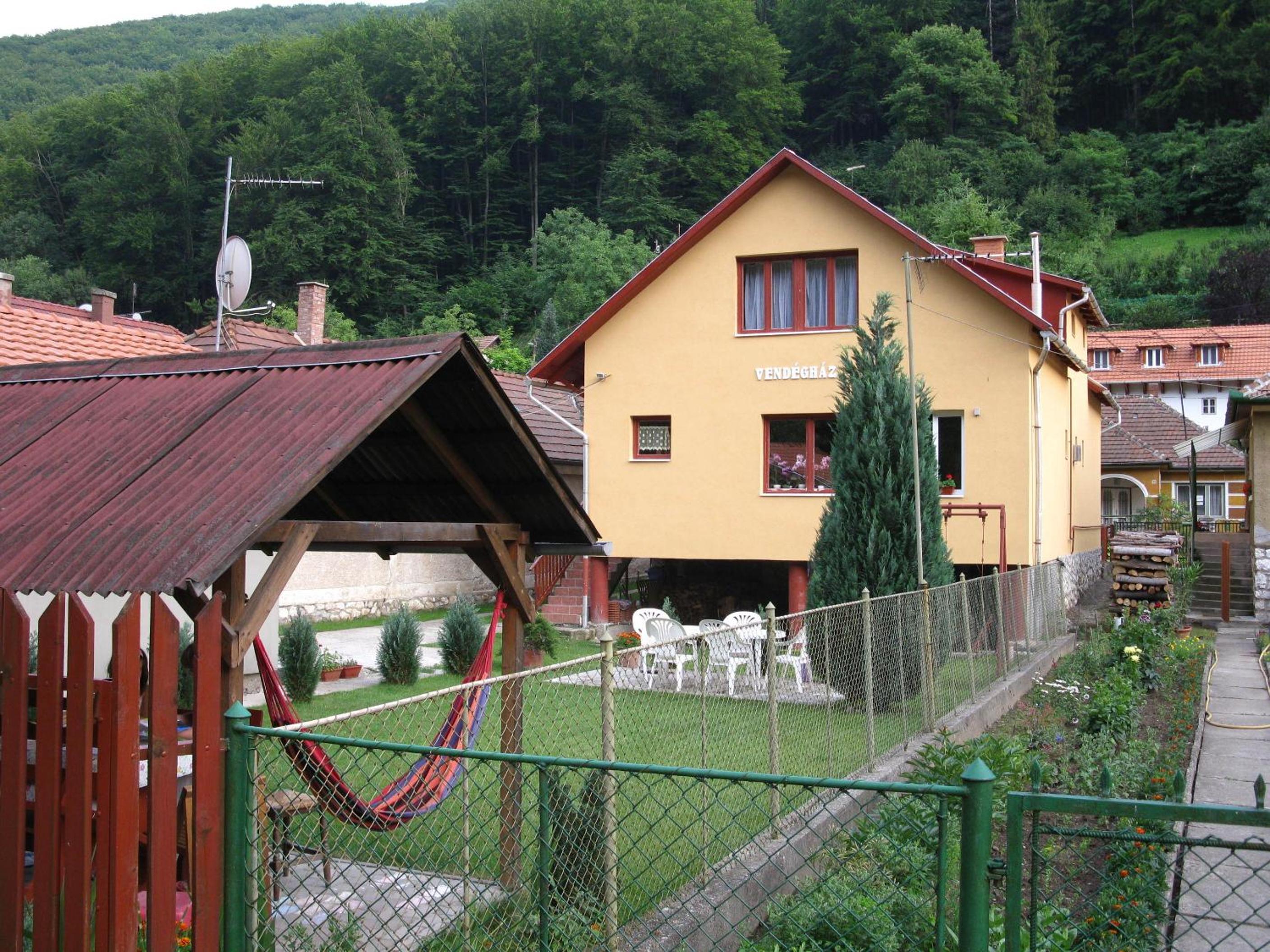 Holló Vendégház
