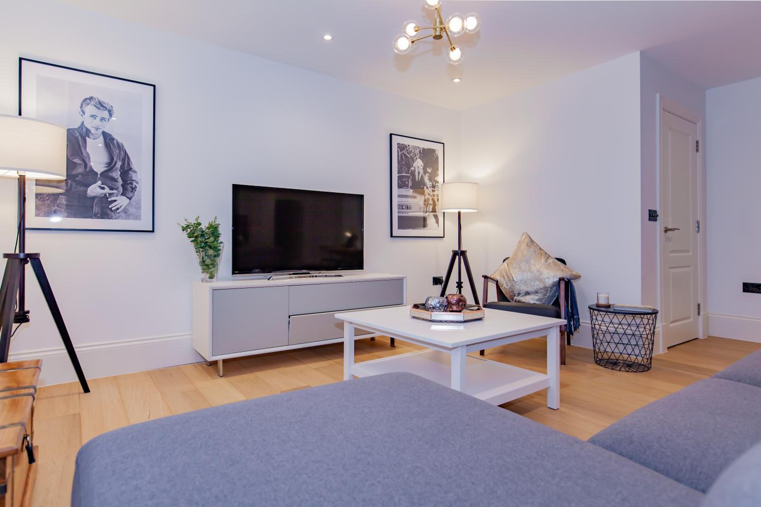 Oxfordshire Living - The Churchill Apartment - Woodstock view 4
