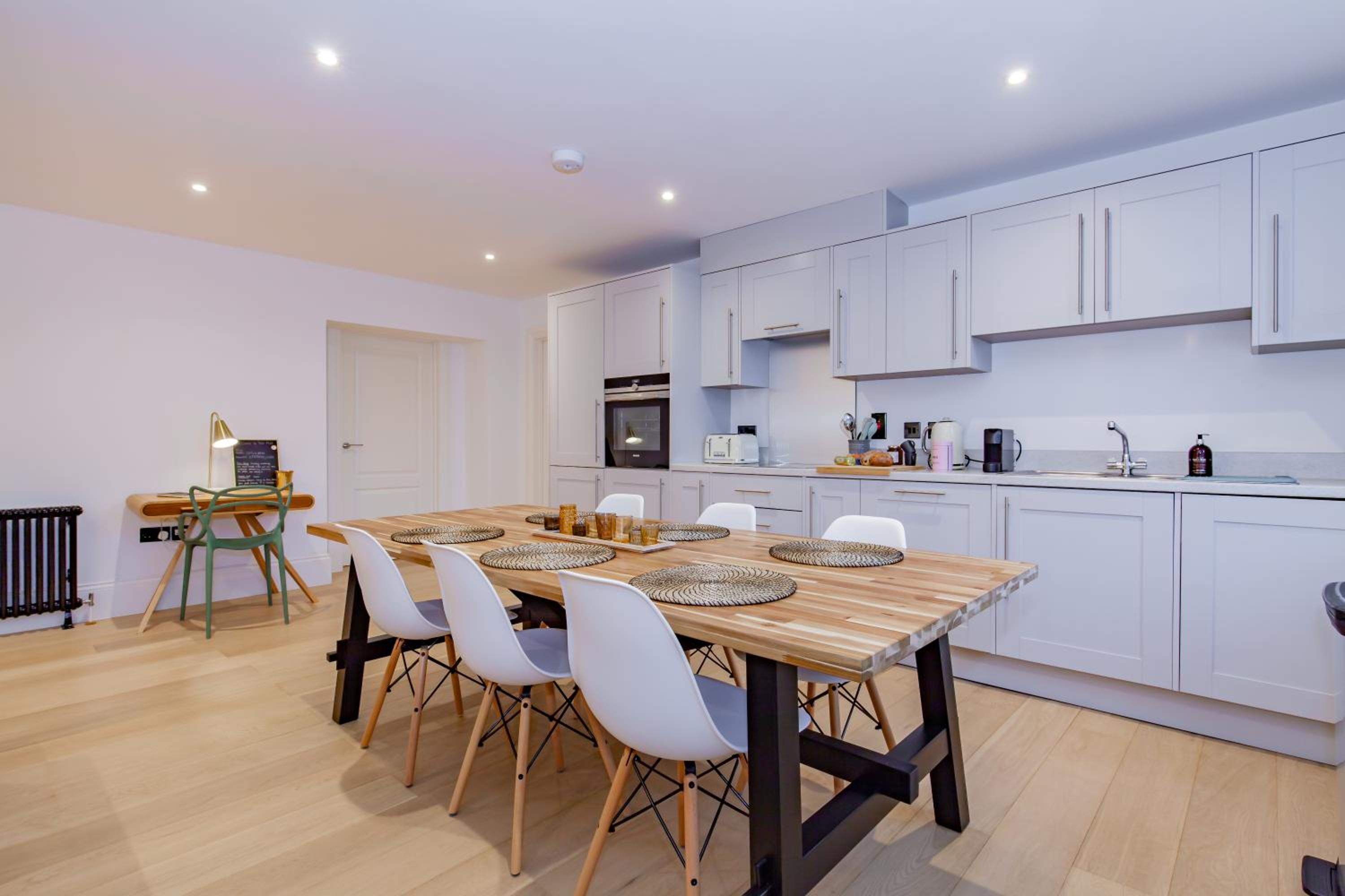 Oxfordshire Living - The Churchill Apartment - Woodstock view 2