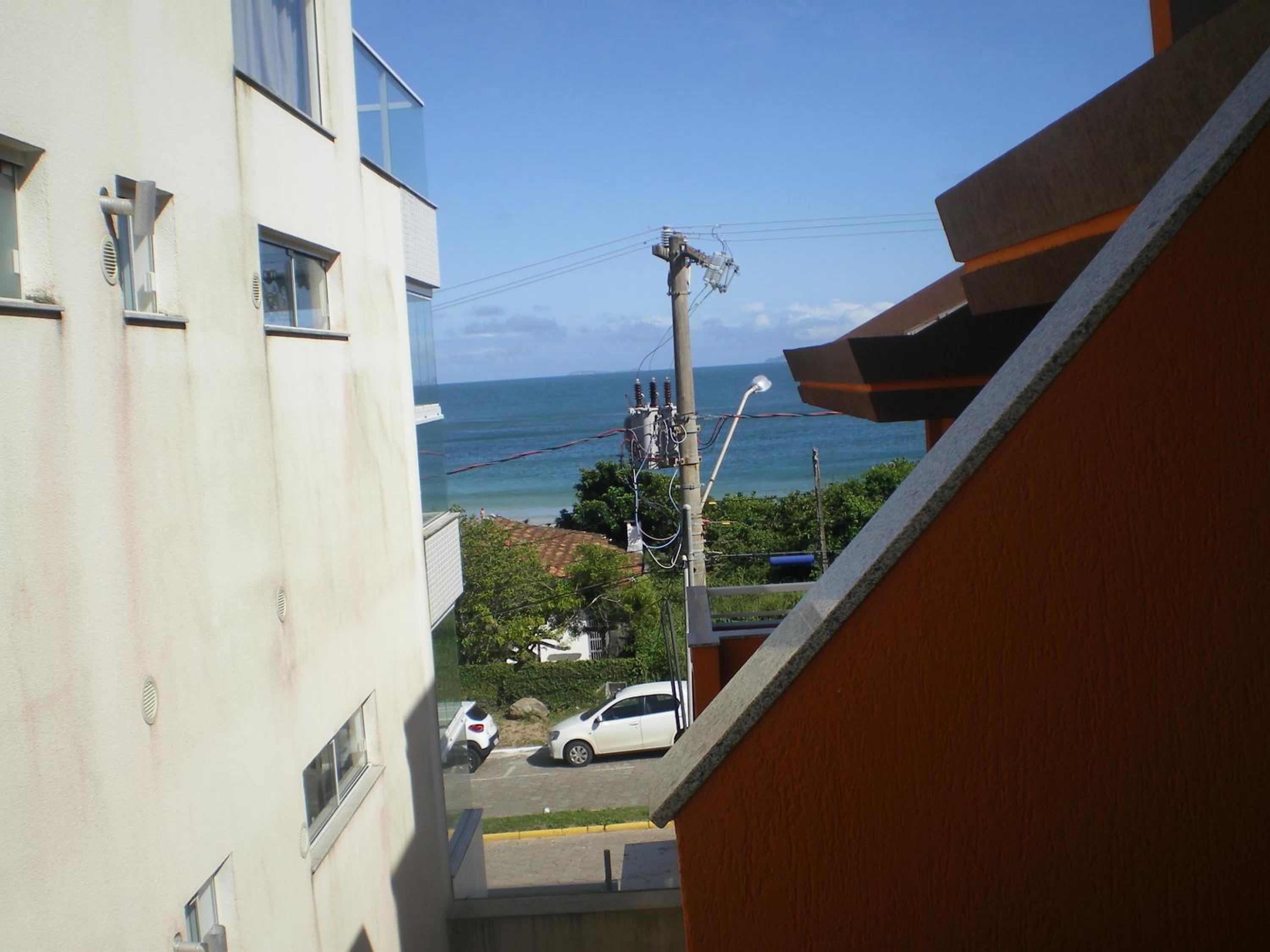 Praia de Quatro Ilhas a 50 metros do mar