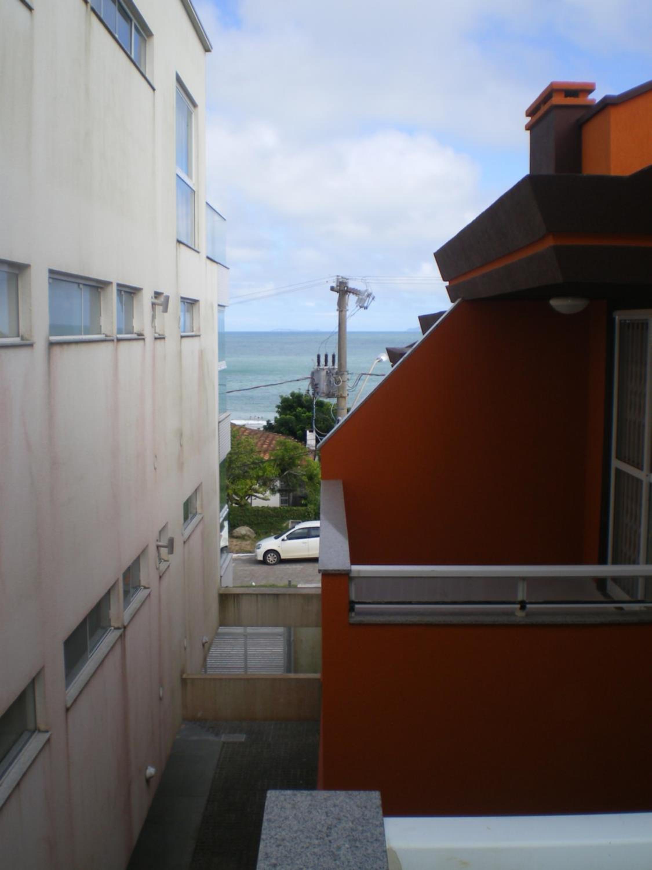 Praia de Quatro Ilhas a 50 metros do mar