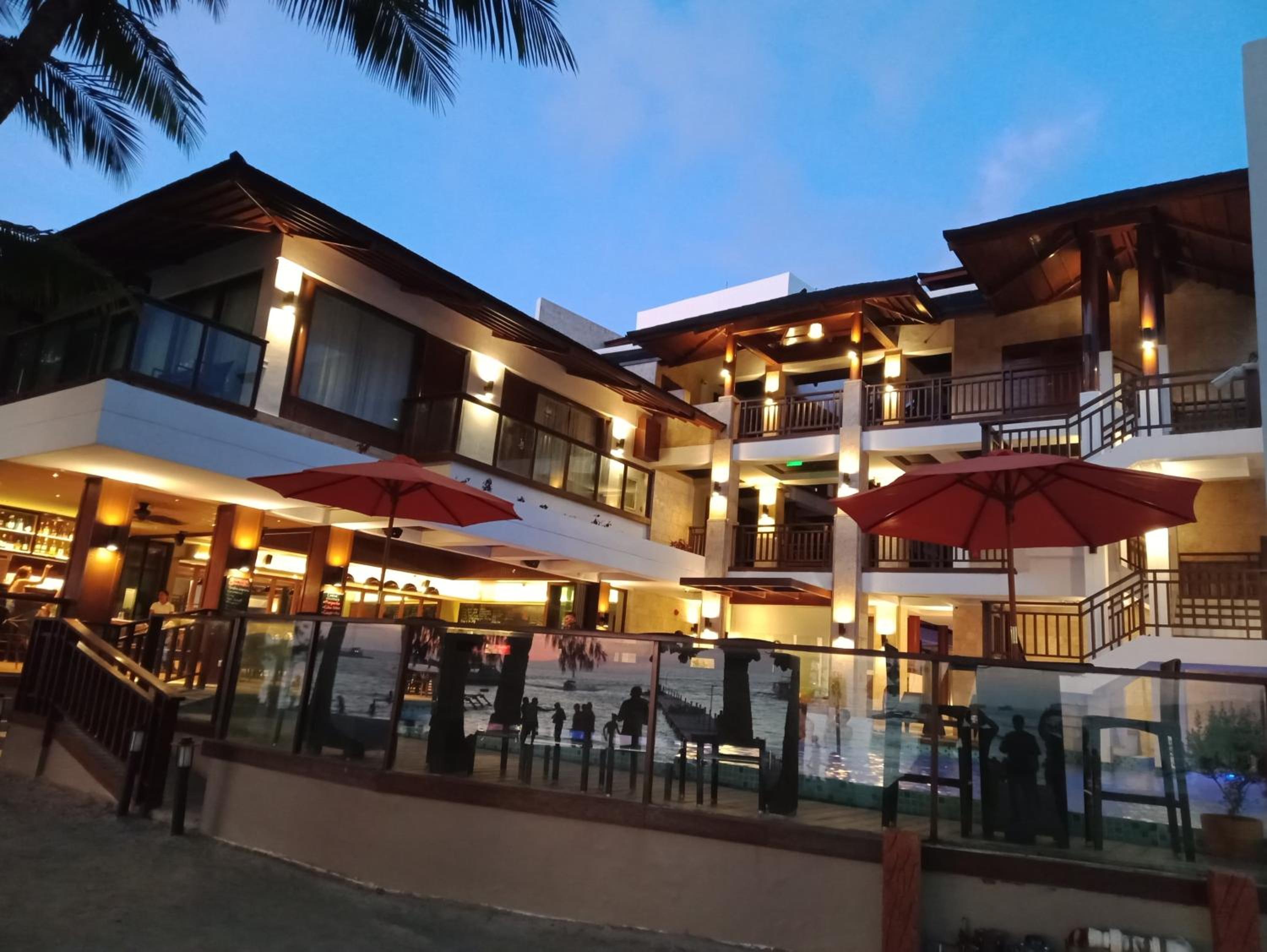 Hotel Mandarin White Sand Boracay - Image 1