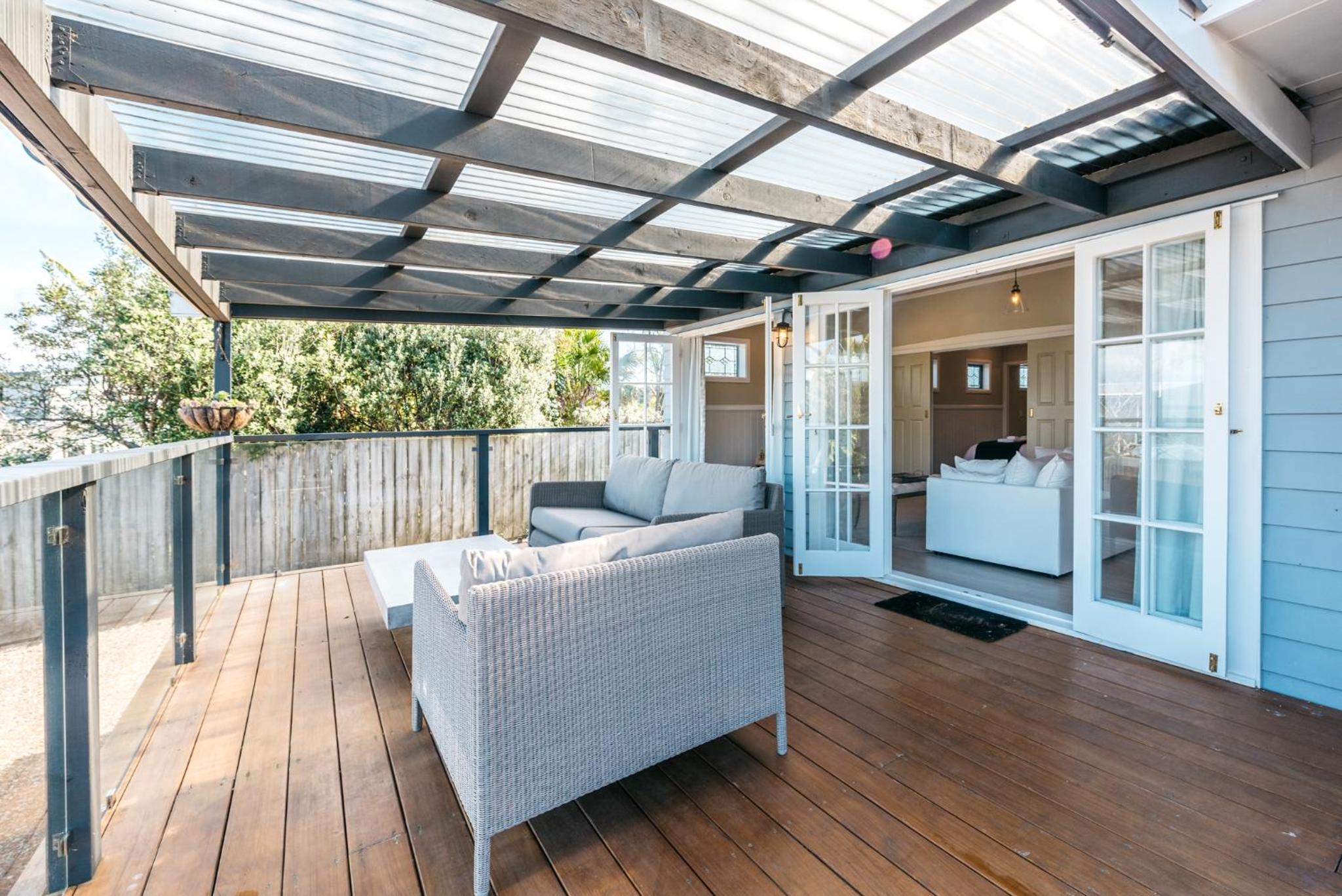Pohutukawa Cottage, Waiheke Island view 2
