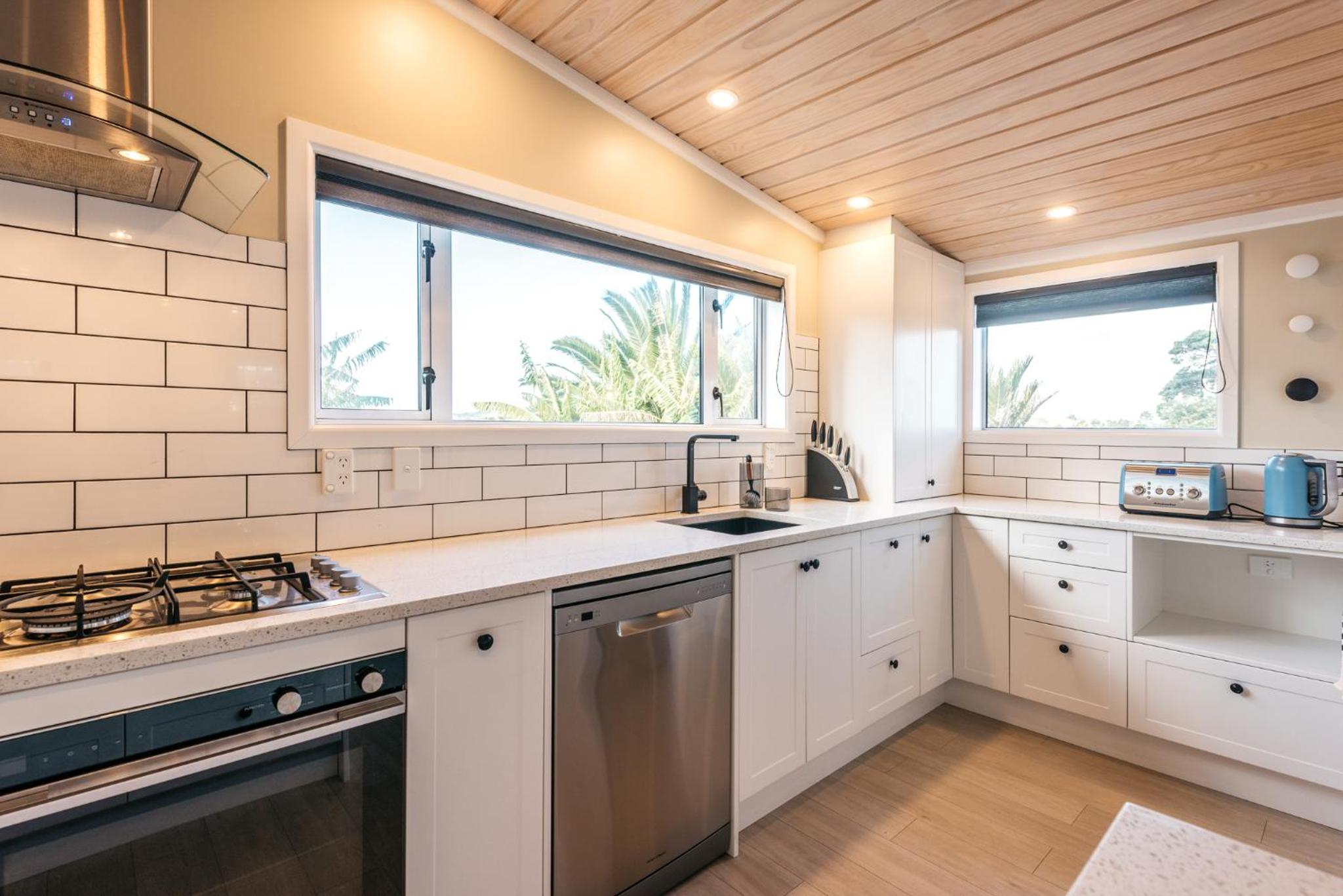 Pohutukawa Cottage, Waiheke Island view 4