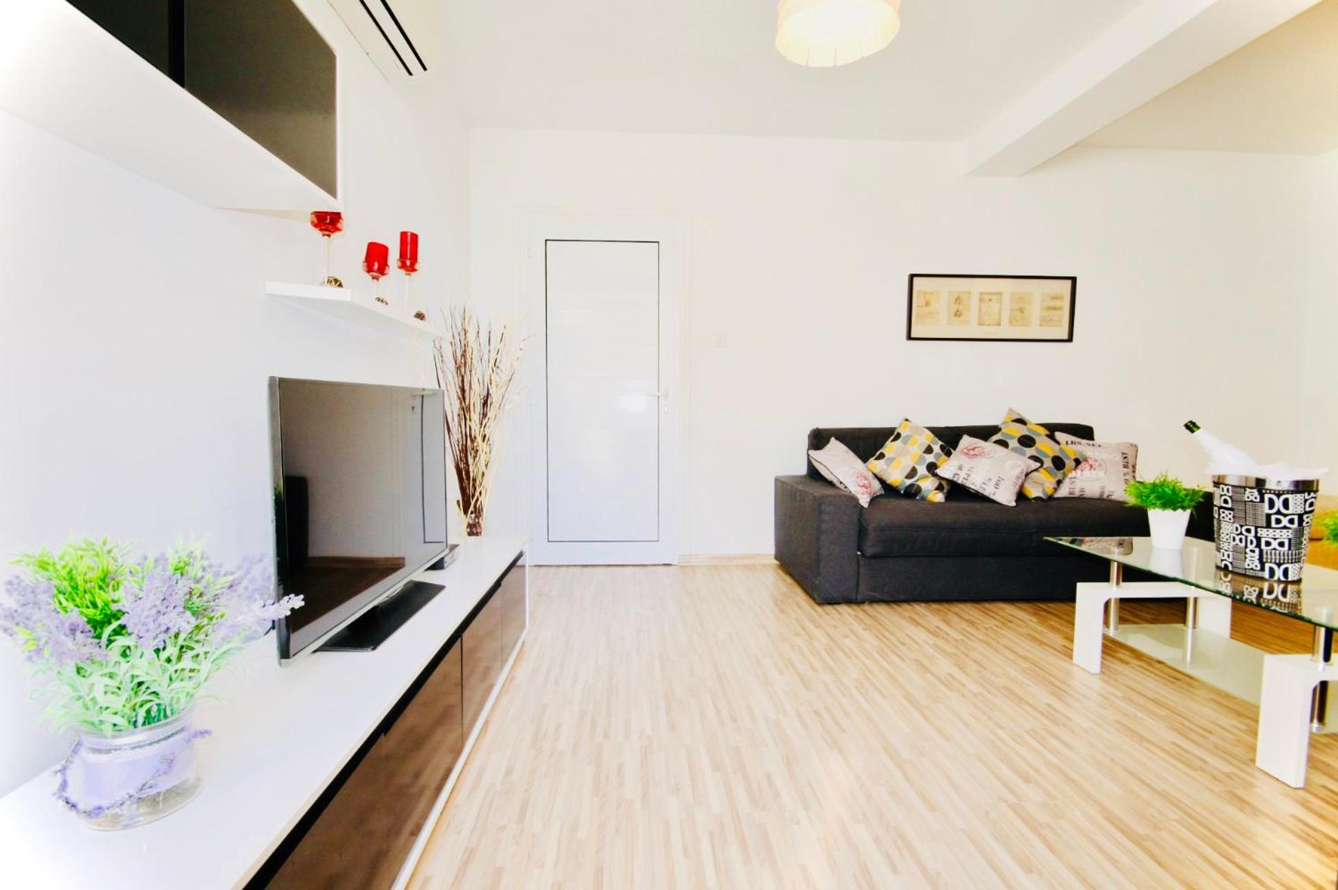 Big 2 Bedroom, XXL Pool, in Hearth of Ayia Napa view 4