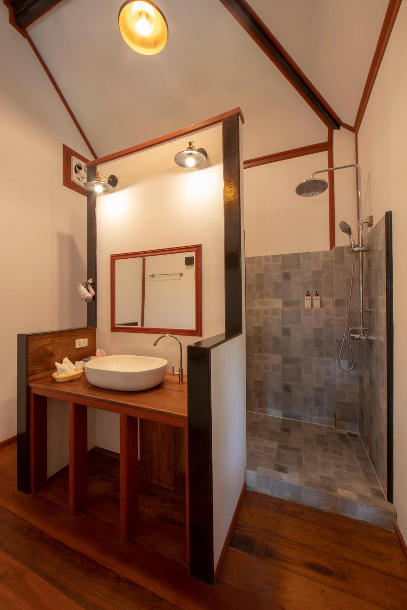 Kingfisher Ecolodge view 2