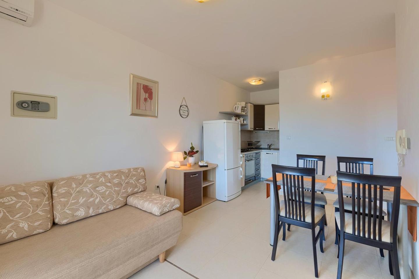 Apartments Boris 771