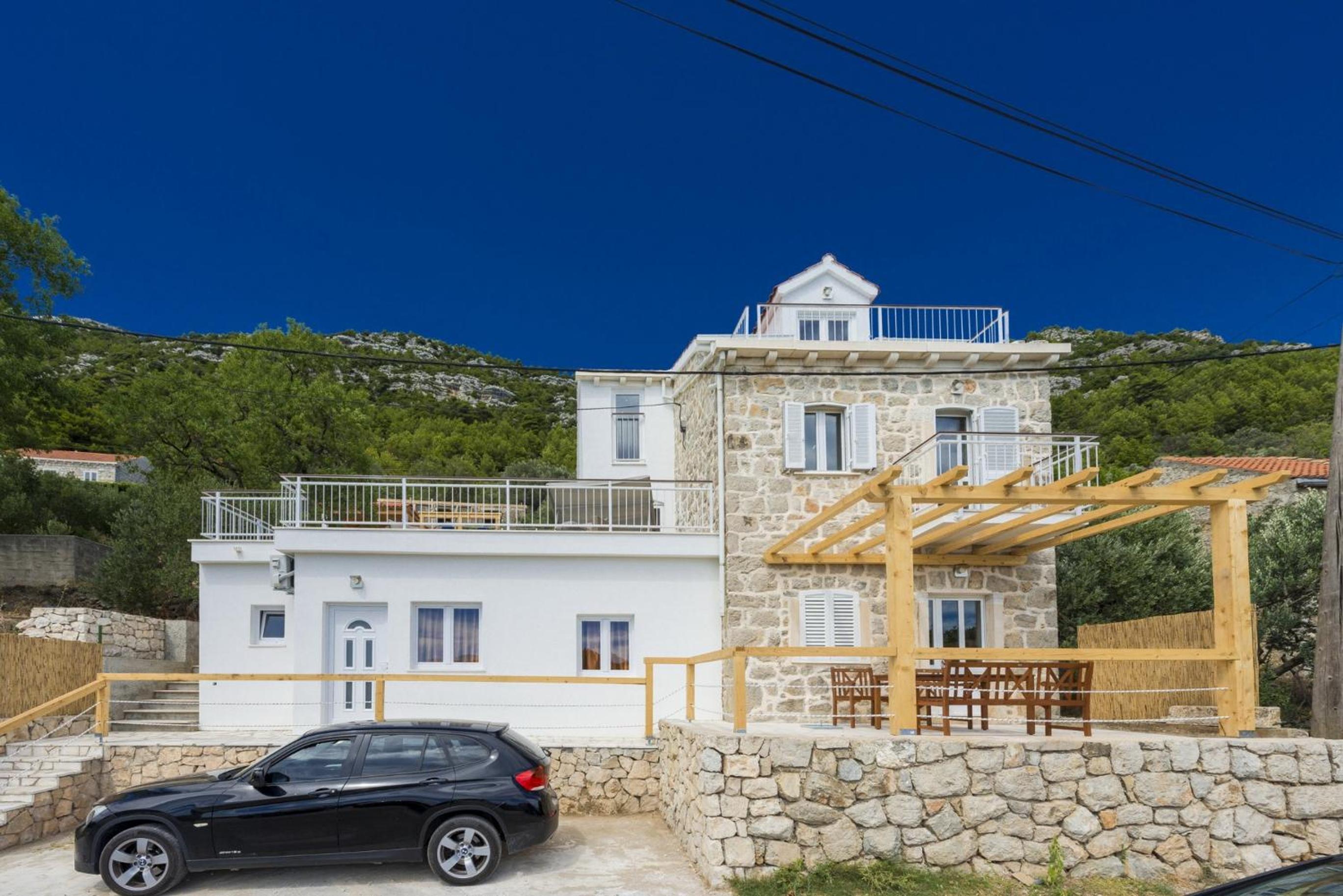 Hotel Villa Dundo Pero - Image 1