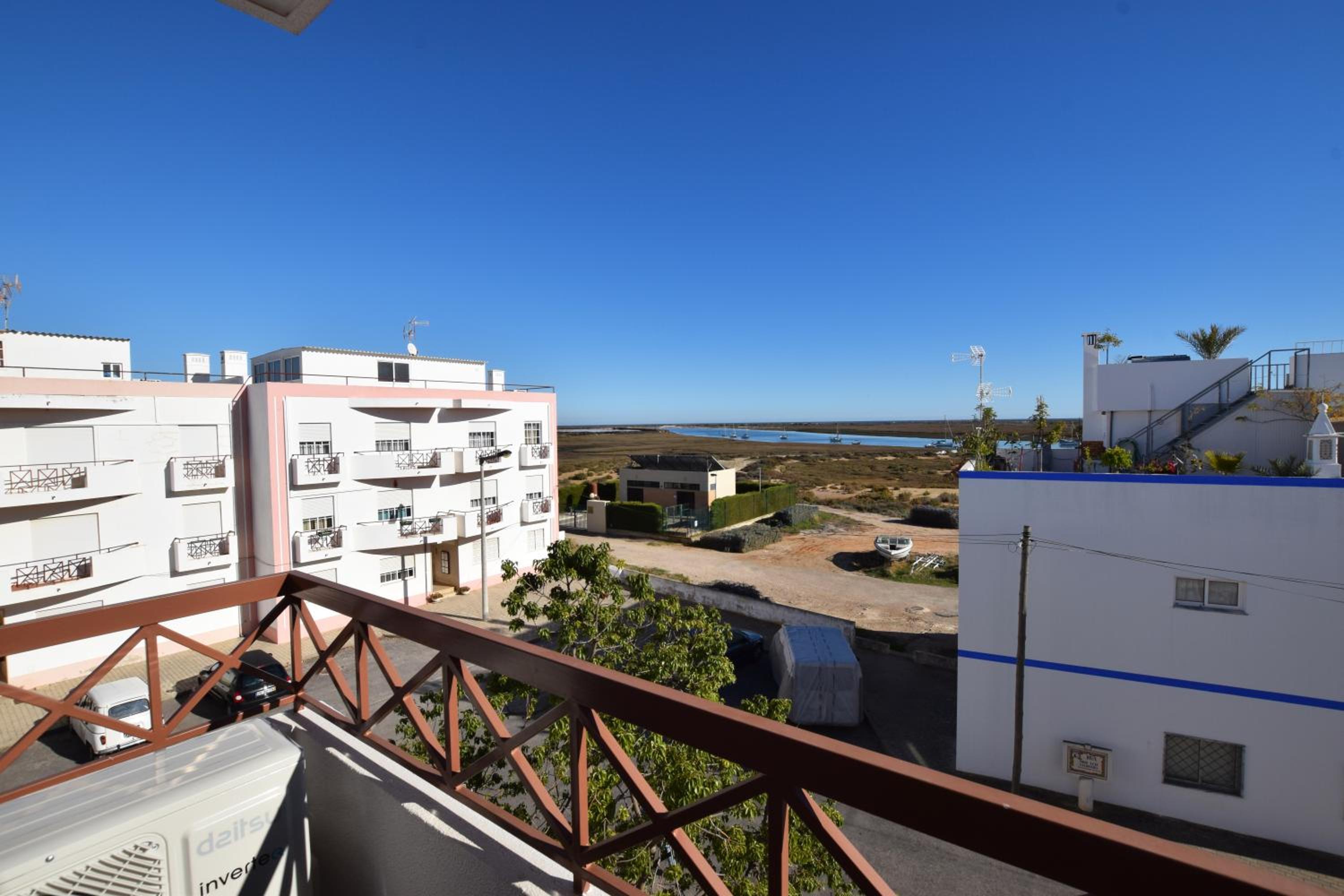 Carob By Algartur - 3 mins Downtown - Terrace