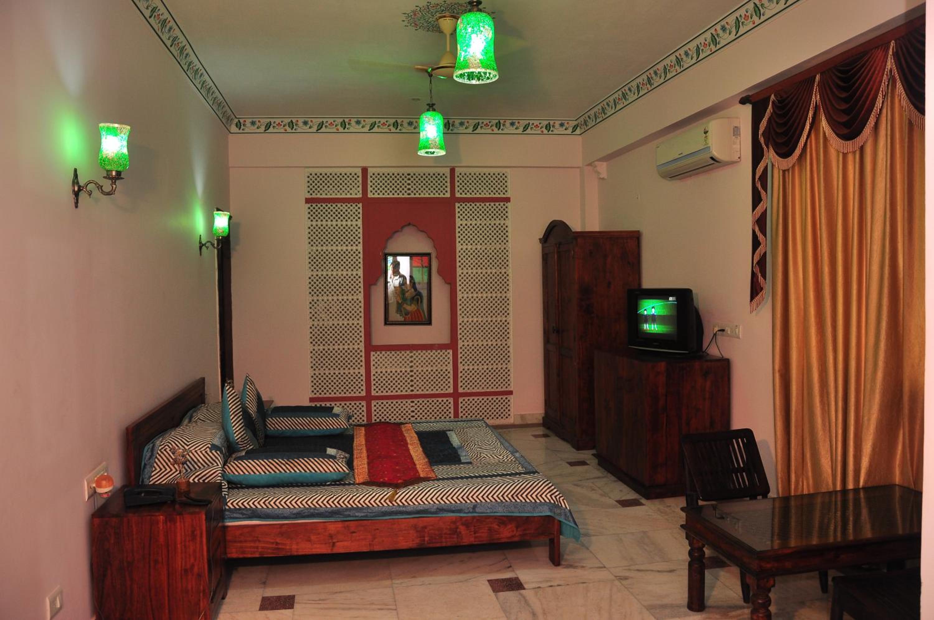 Rani Mahal Hotel