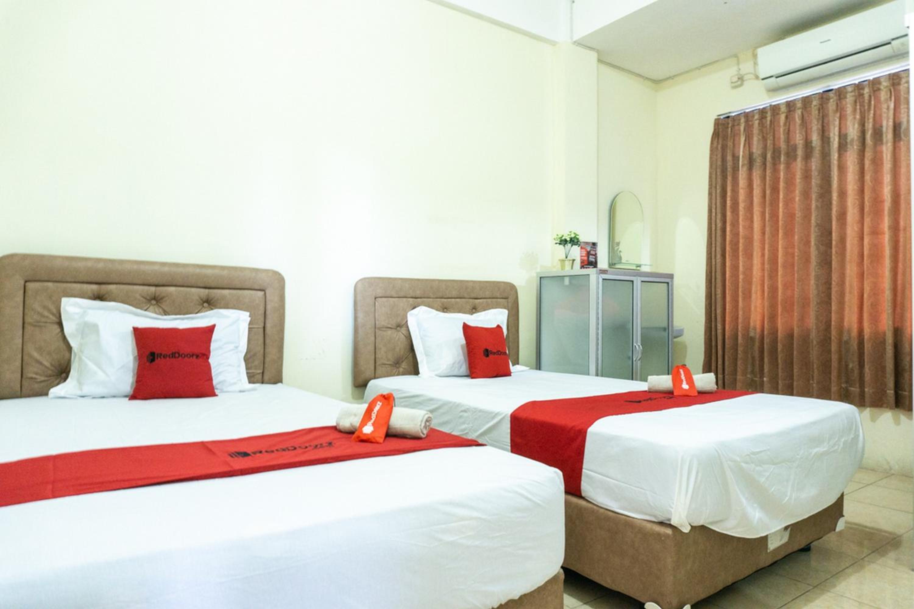 RedDoorz @ Gatot Subroto Ende, Ende - 9