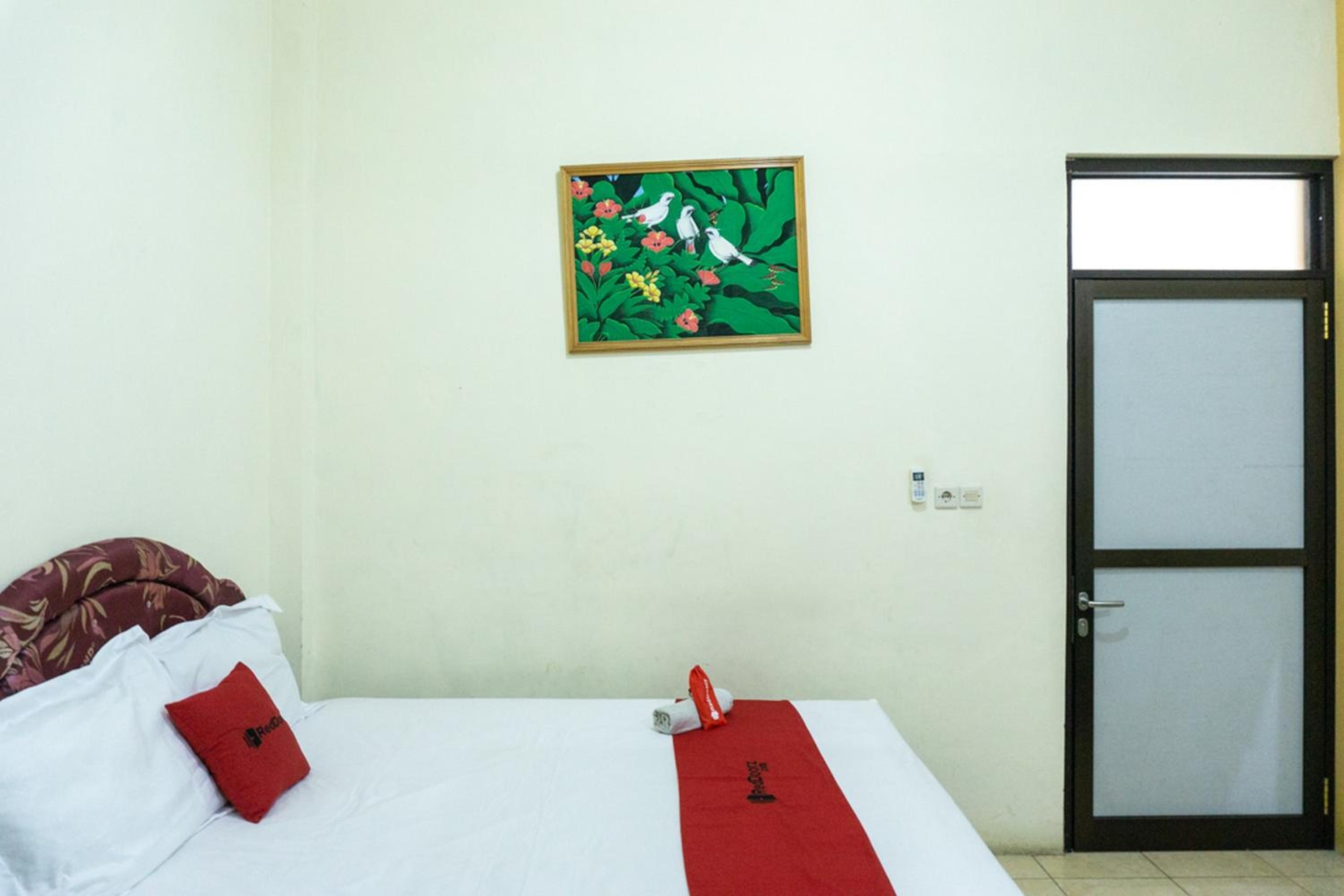 RedDoorz @ Gatot Subroto Ende, Ende - 24