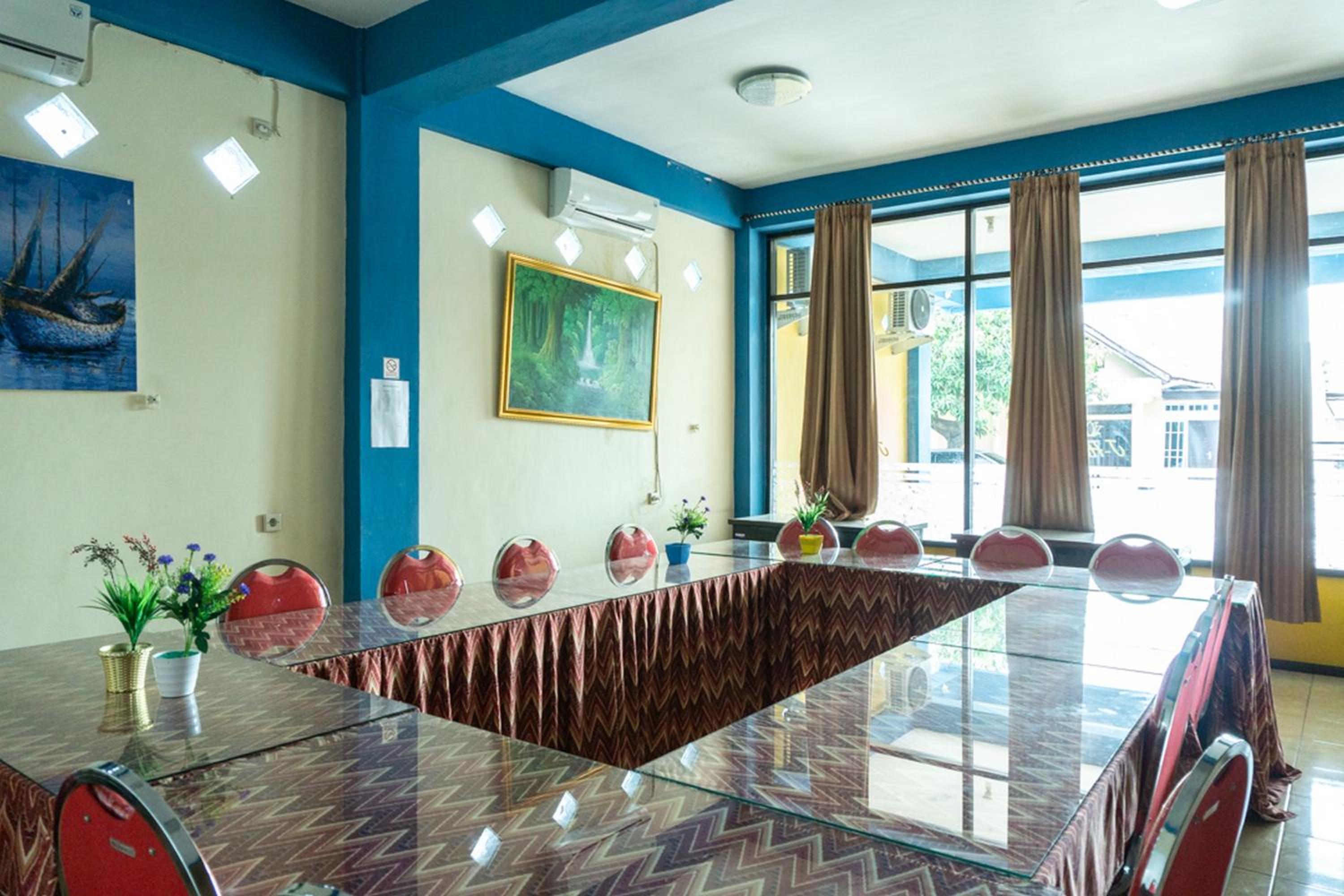 RedDoorz near H. Hasan Aroeboesman Airport view 4