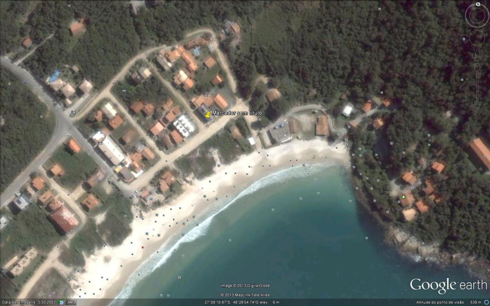 Praia de Quatro Ilhas a 50 metros do mar