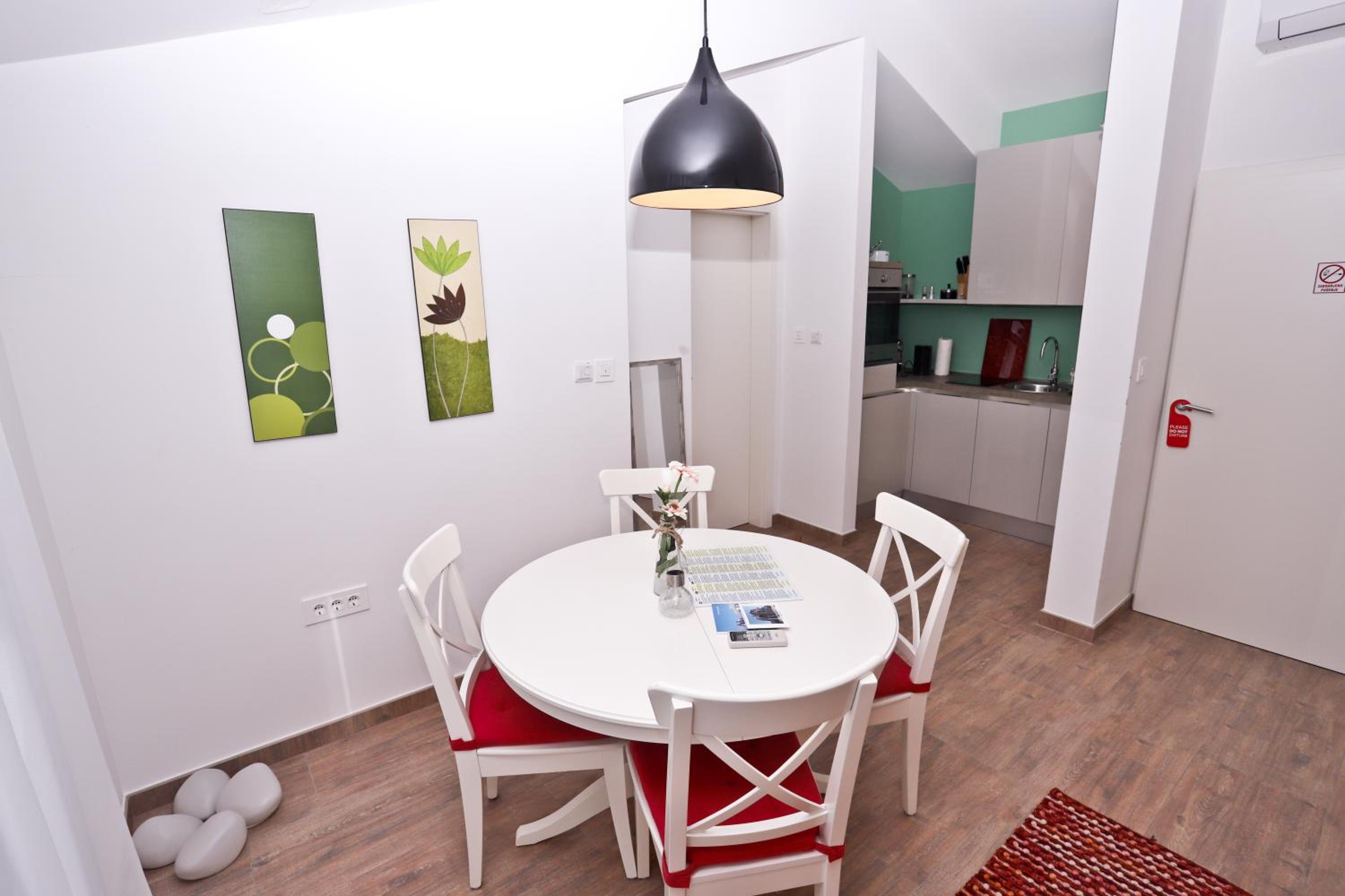 Apartment I&I