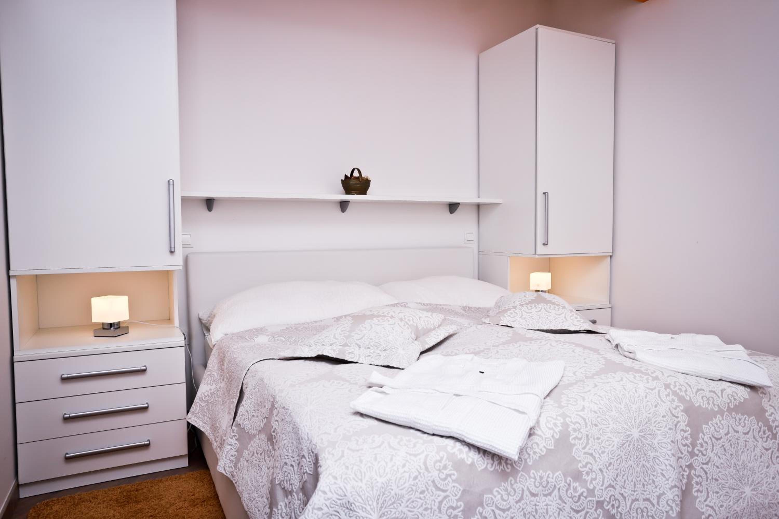 Apartment I&I