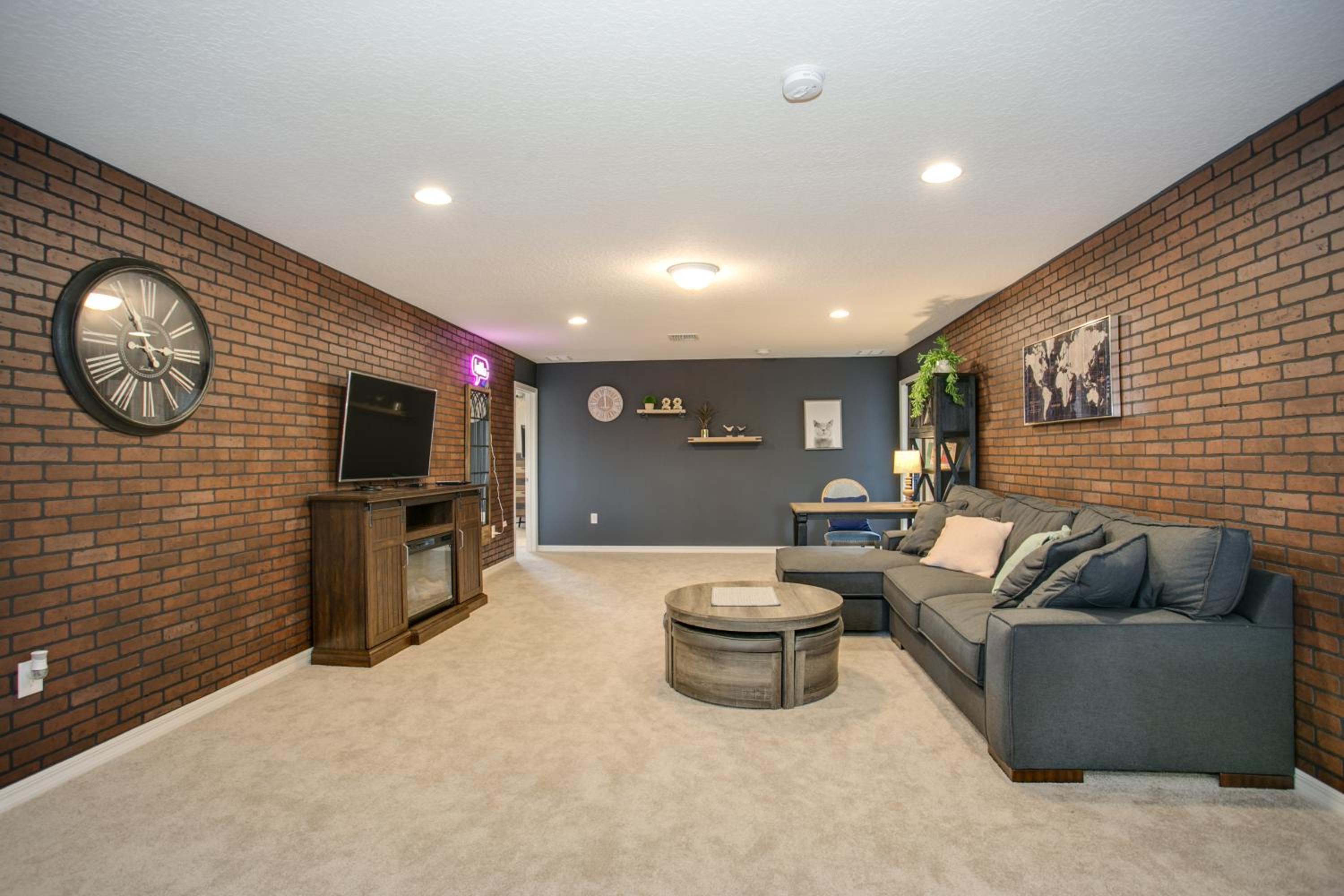 8 Bedroom, 6 Bathroom Upscale Villa Near All The Fun in Kissimmee view 3