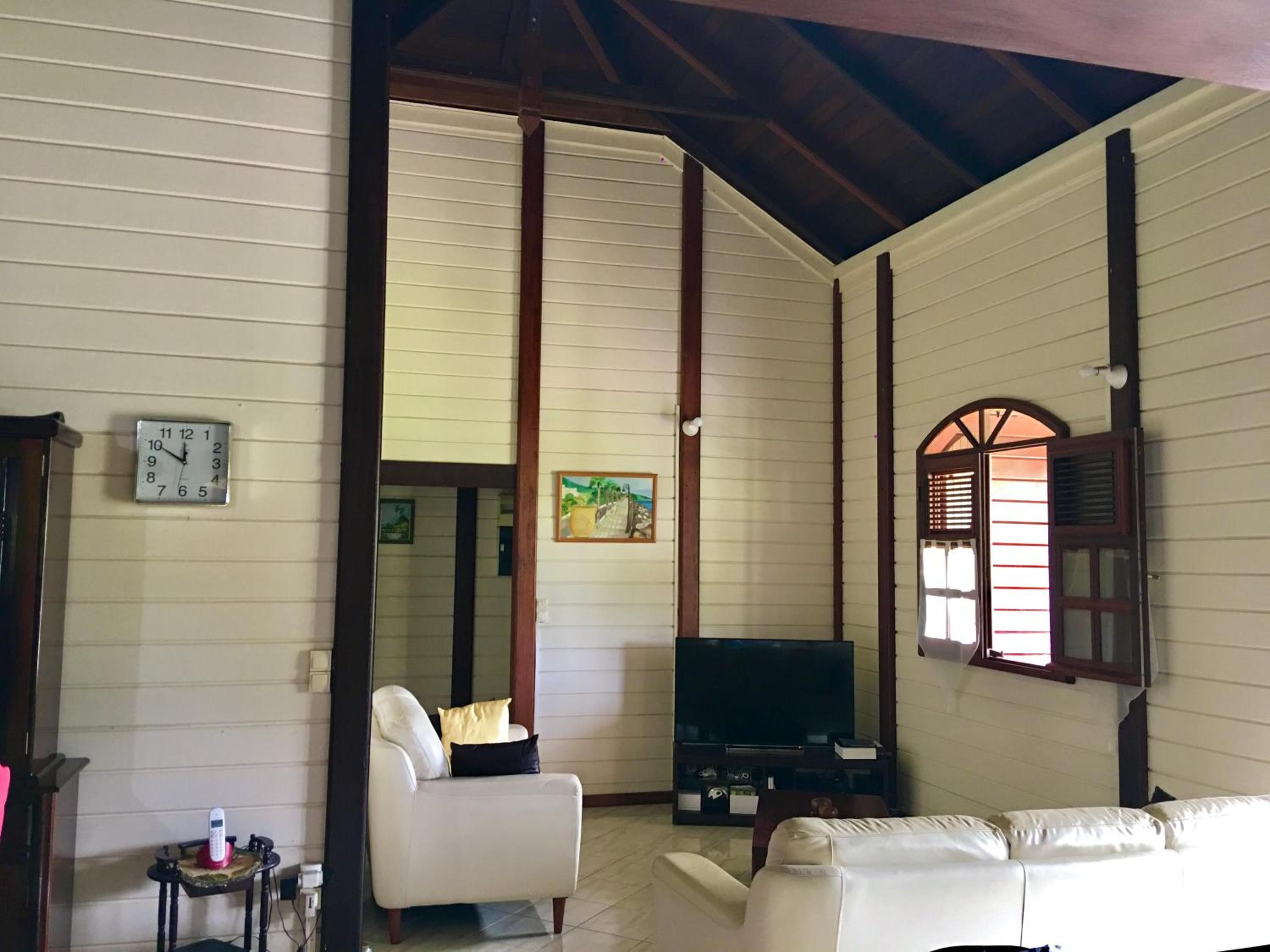 Chambre à louer chez l'habitant dans Villa Créole Authentique et en Bois view 5