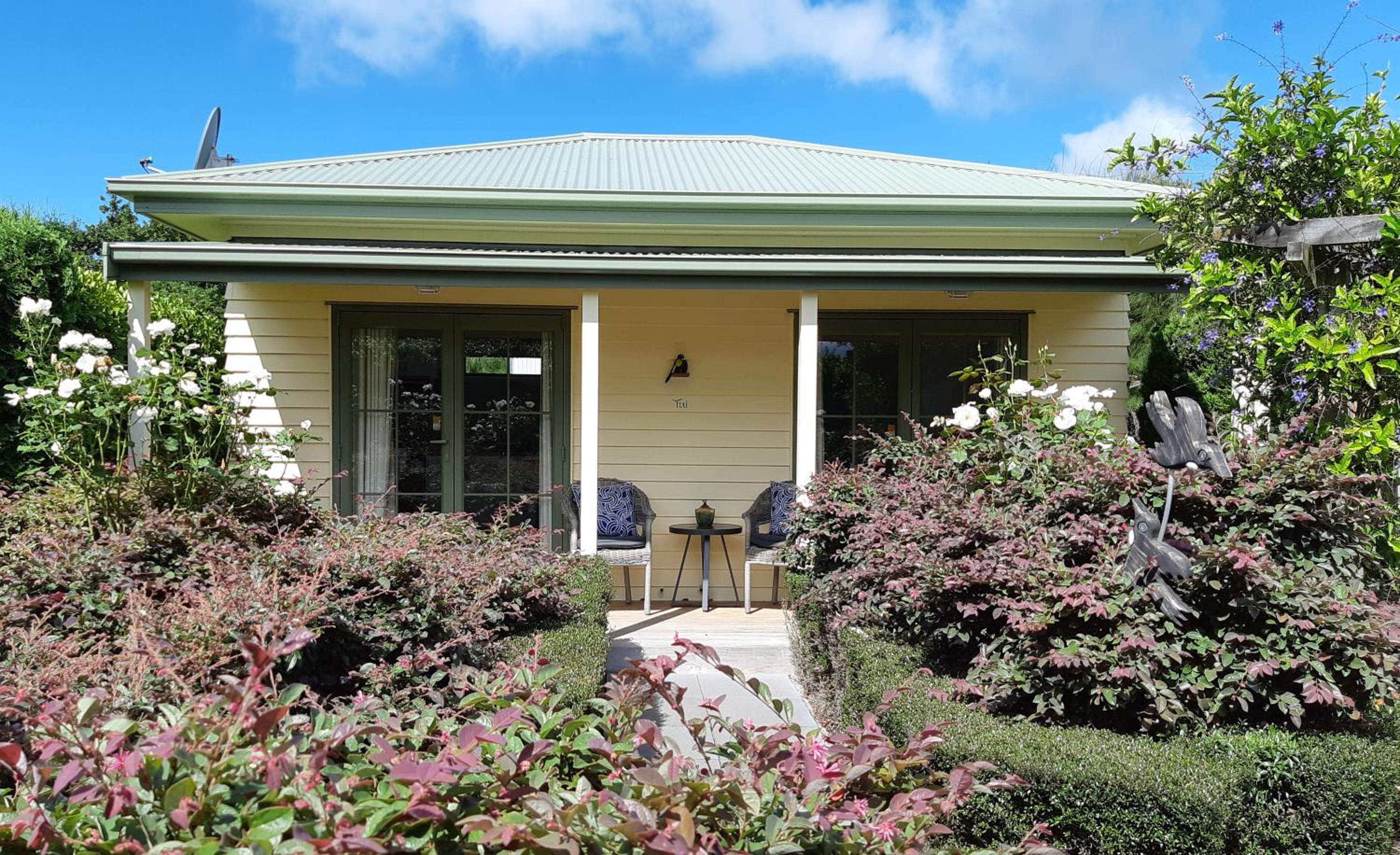 Clive Colonial Cottages